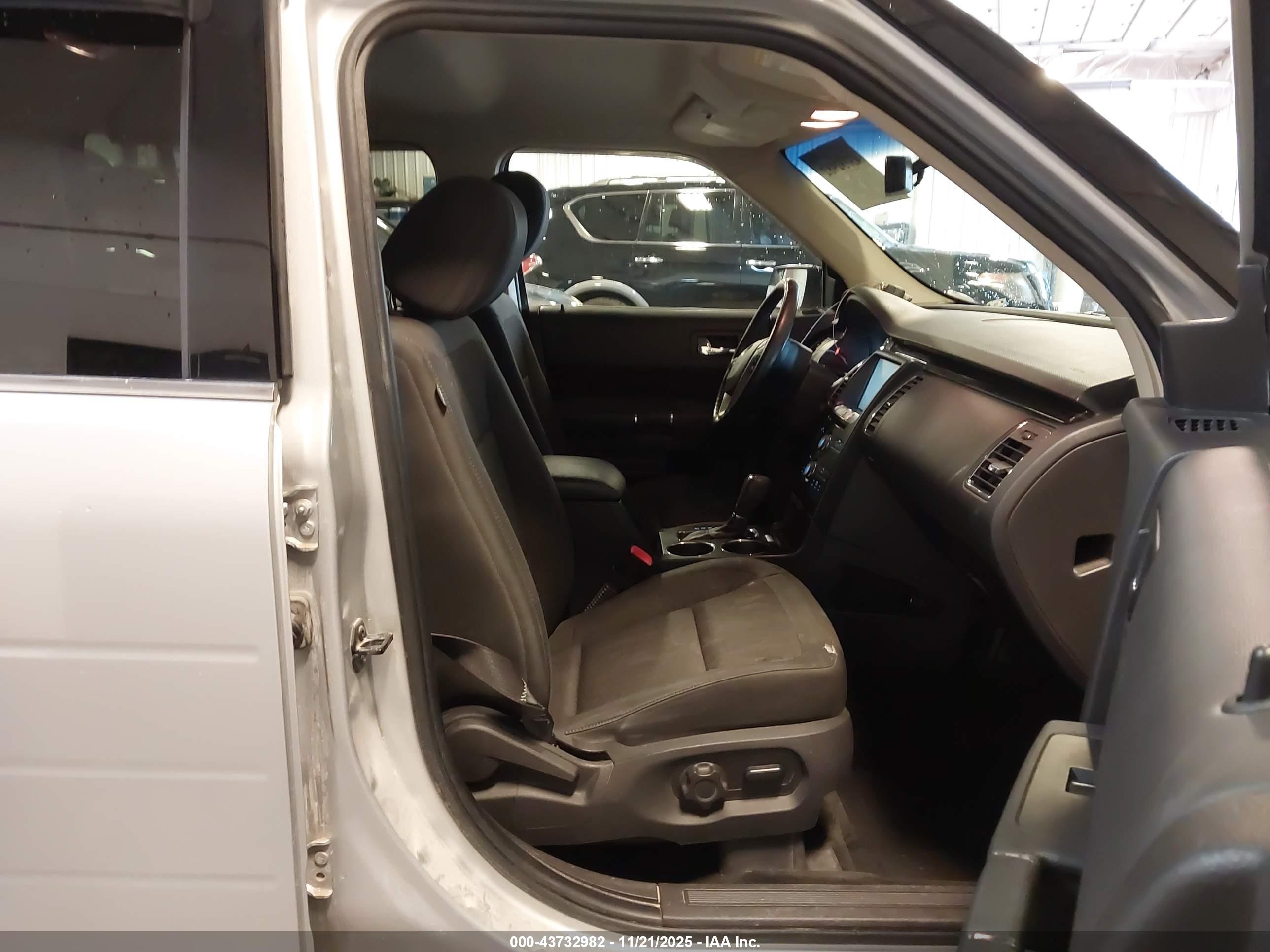 FORD FLEX image 5