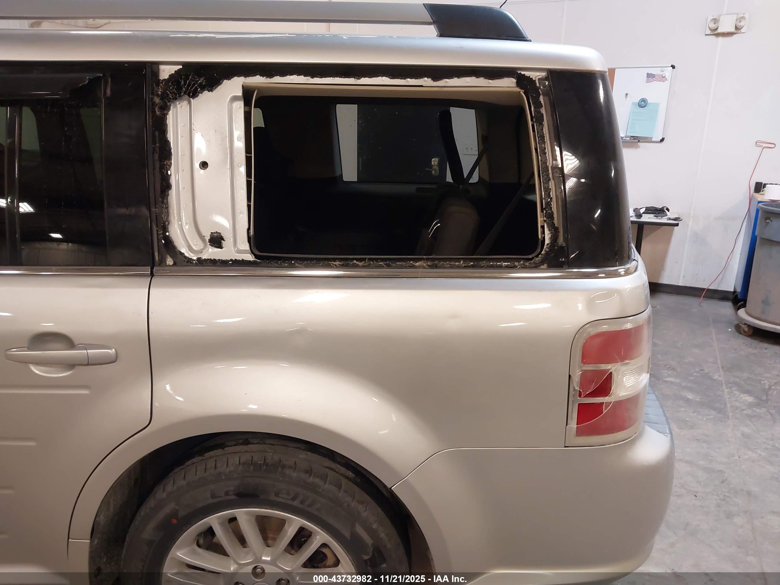 FORD FLEX image 6
