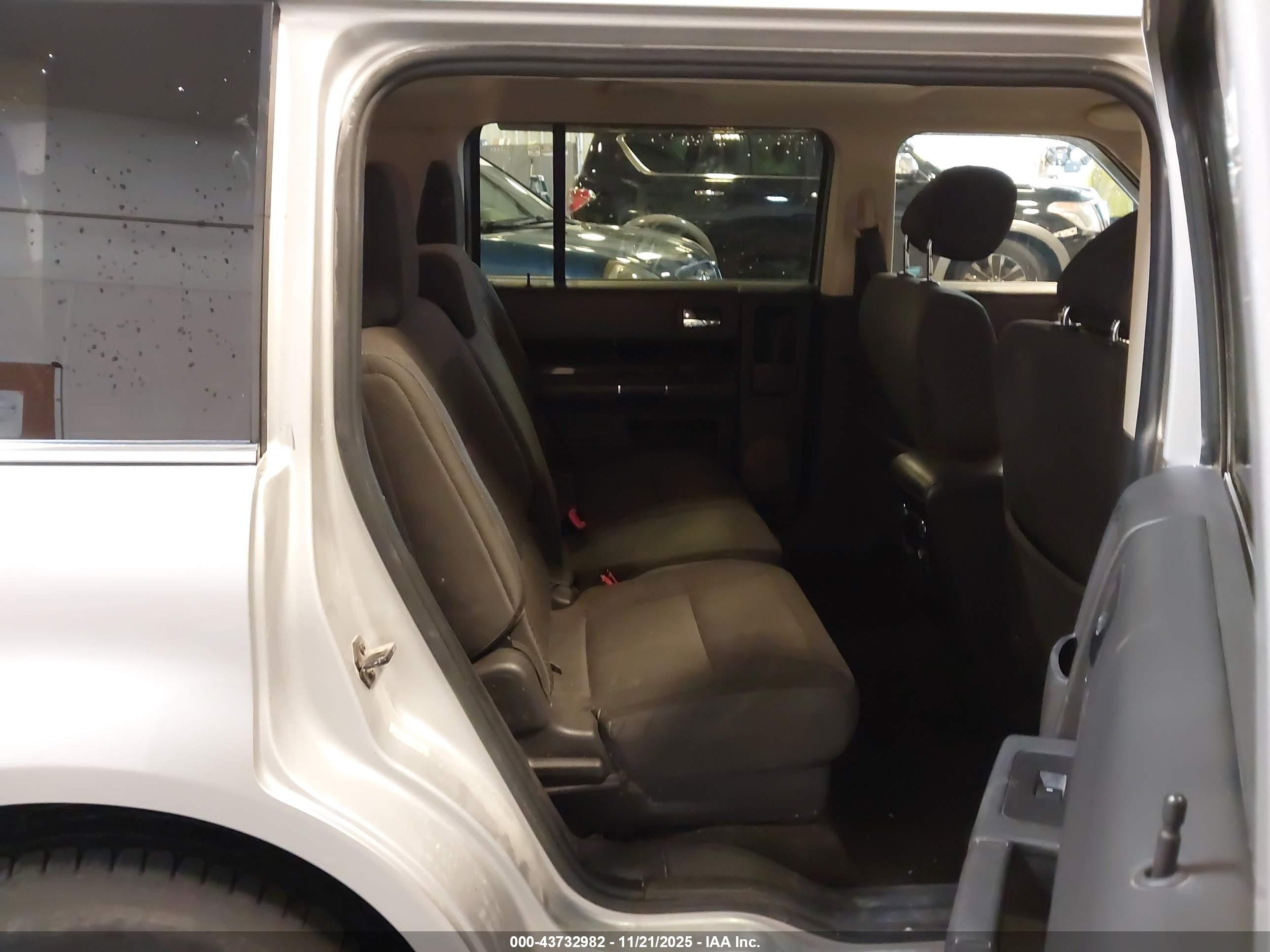 FORD FLEX image 8