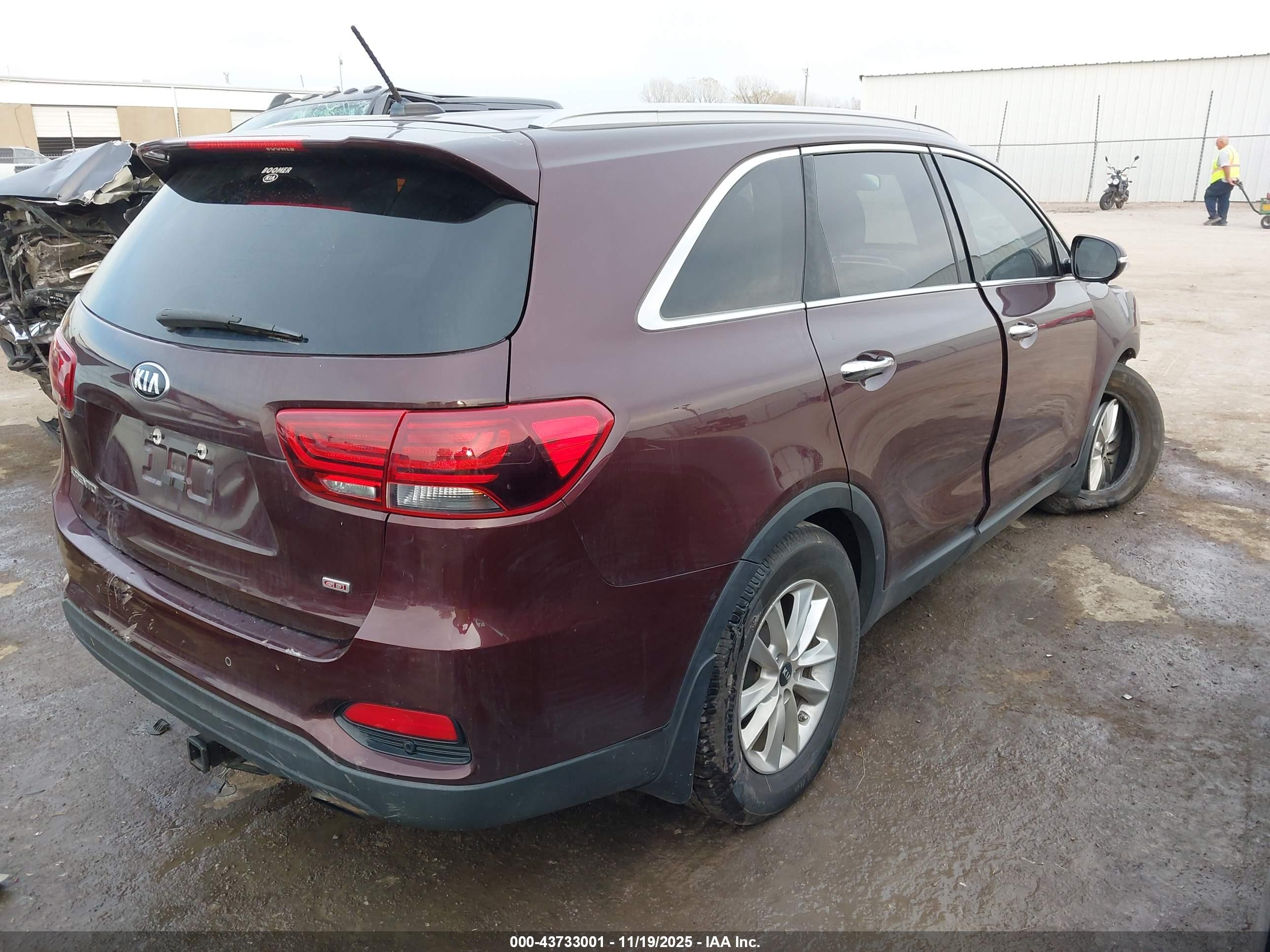KIA SORENTO image 4