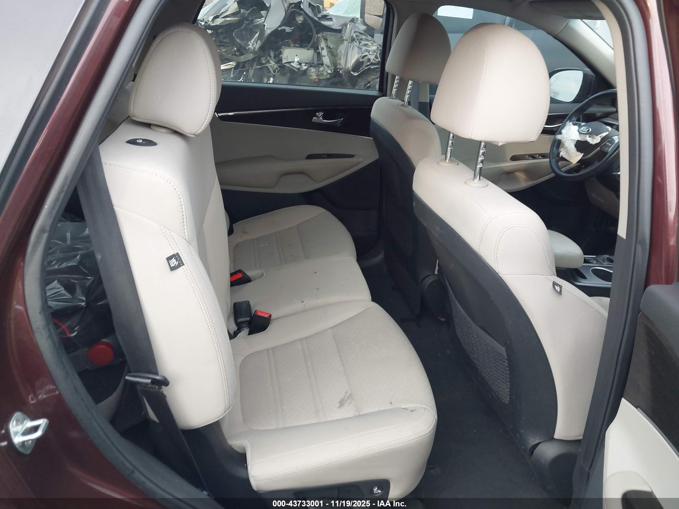 KIA SORENTO image 8