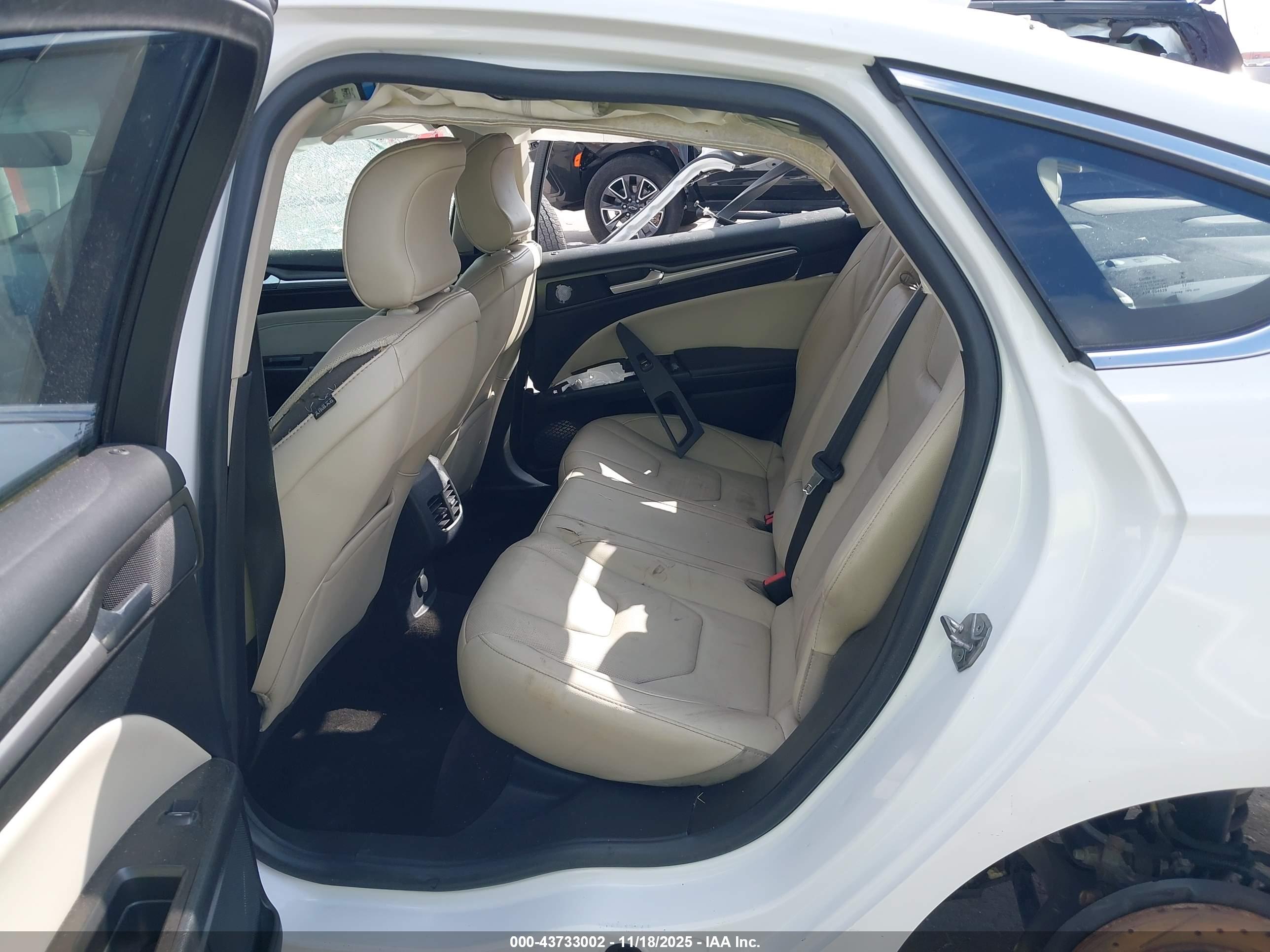 FORD FUSION image 8