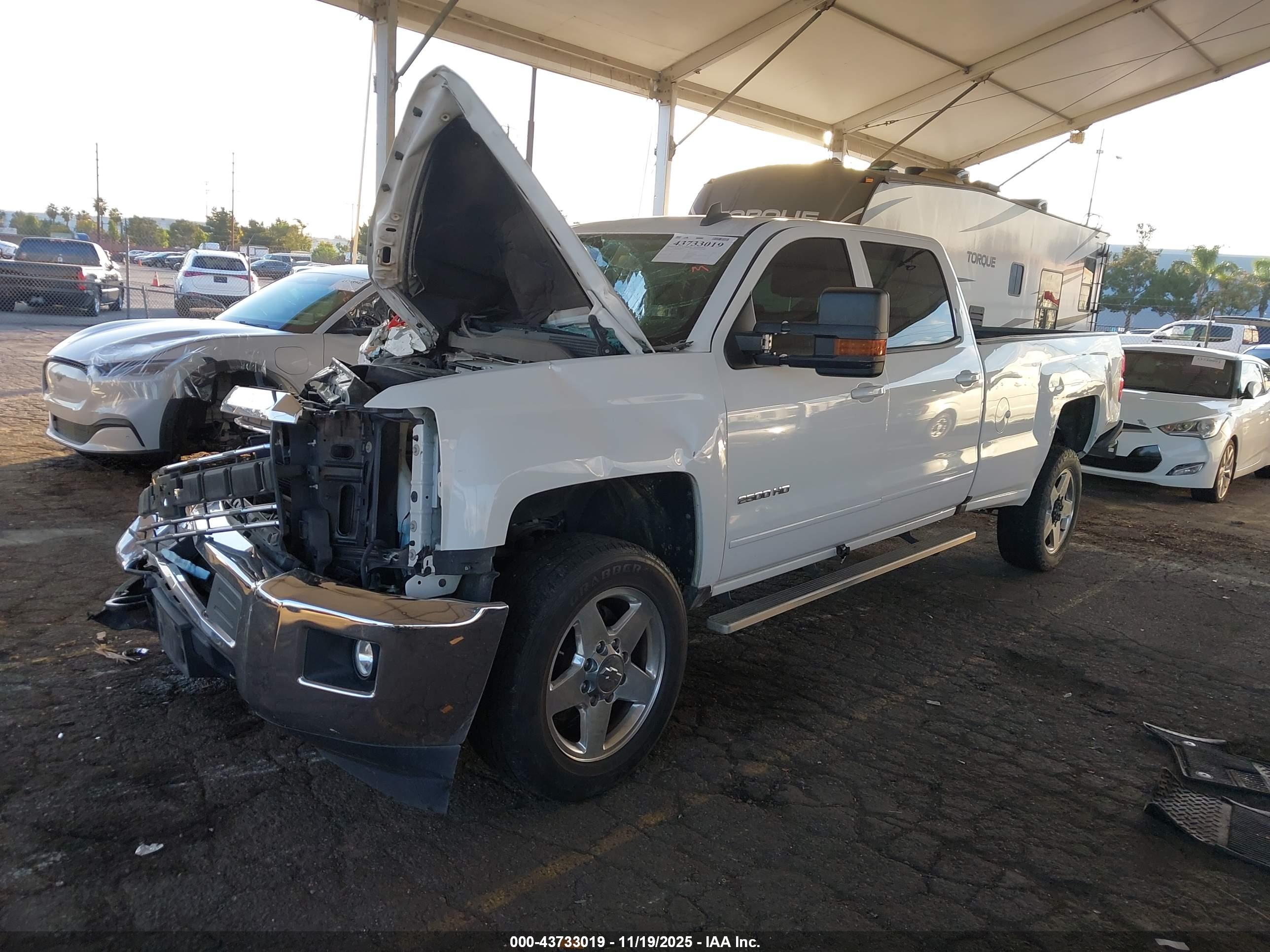 CHEVROLET SILVERADO image 2