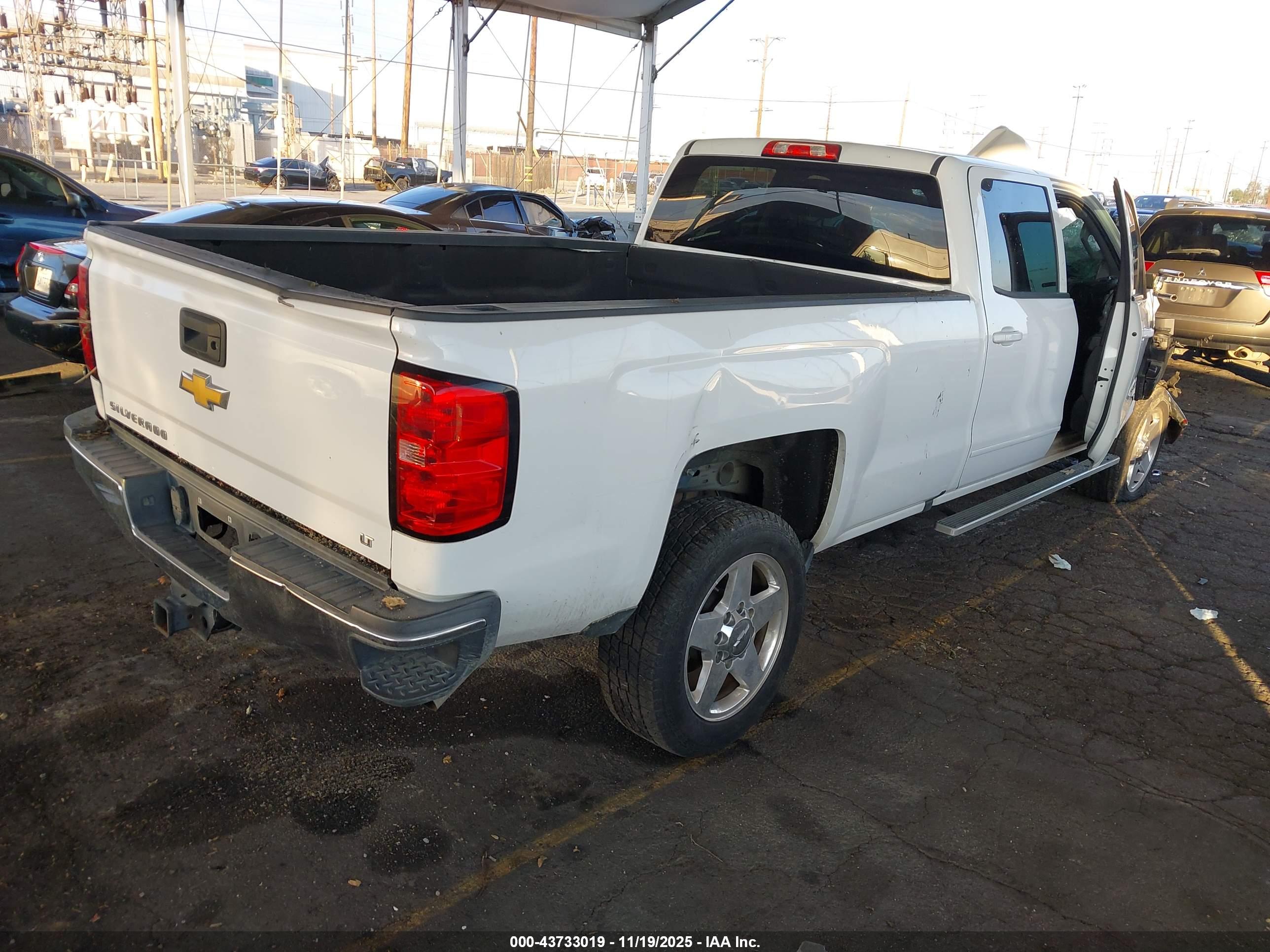 CHEVROLET SILVERADO image 4