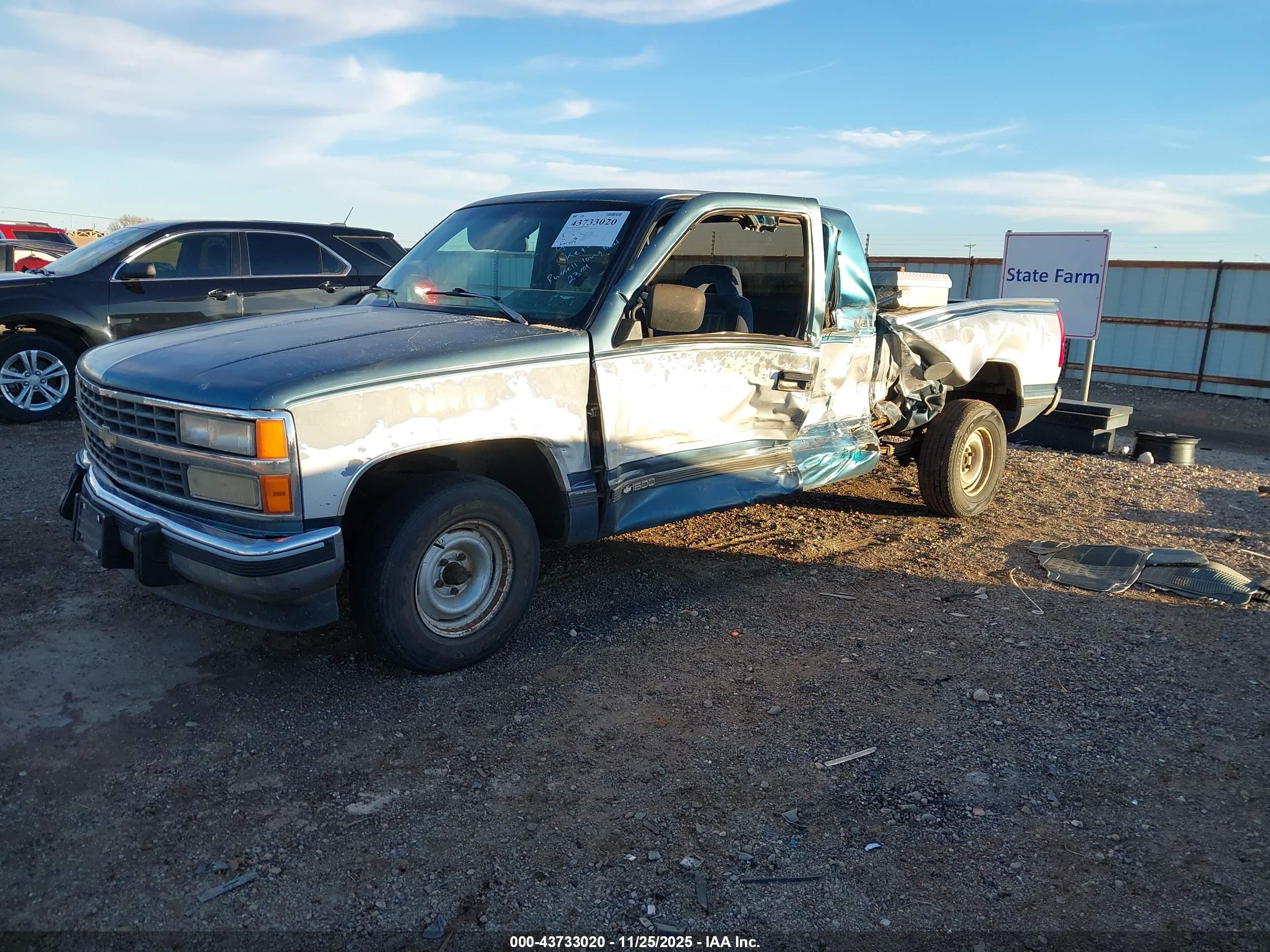 CHEVROLET GMT-400 image 2