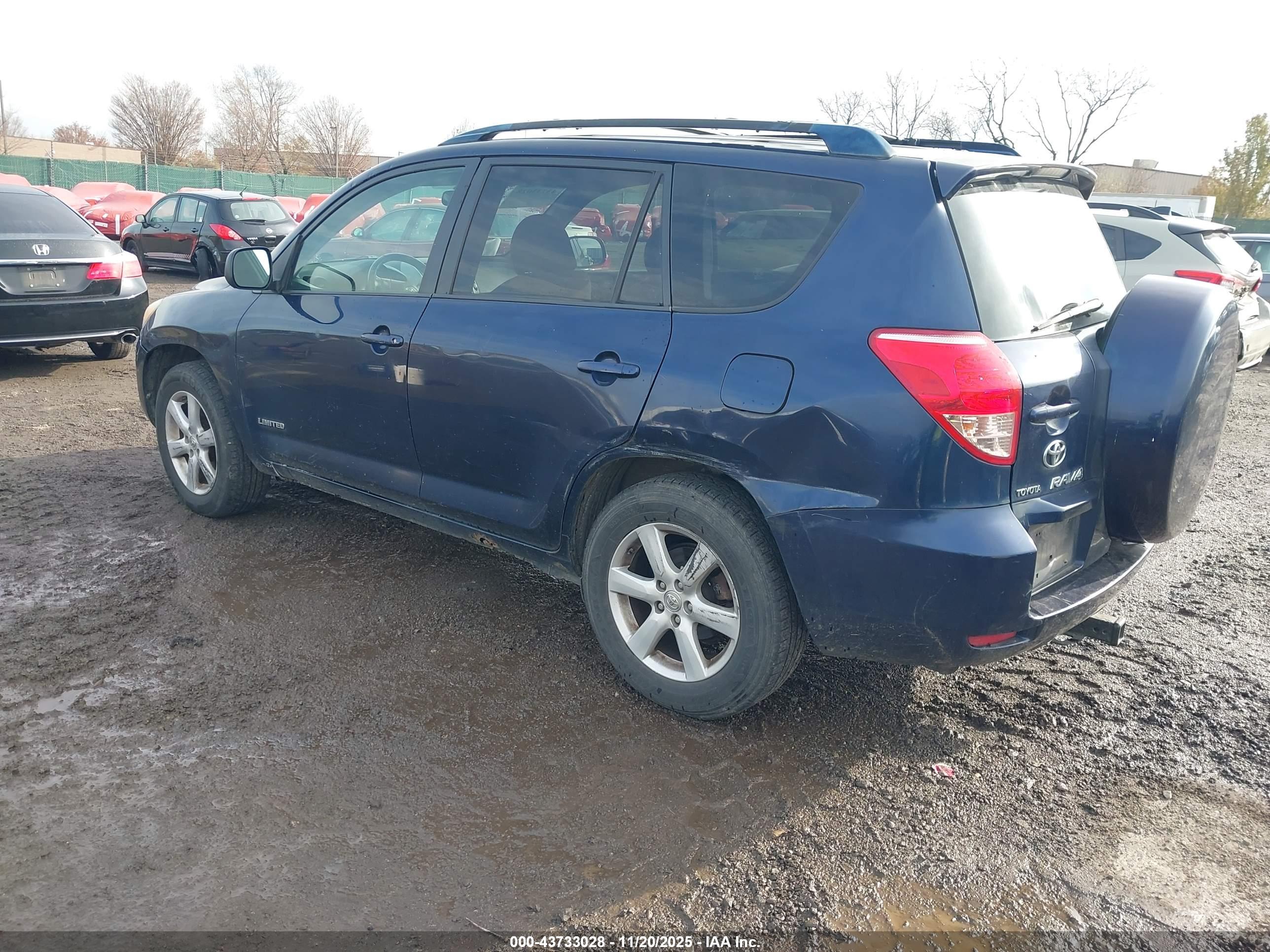 TOYOTA RAV4 image 3