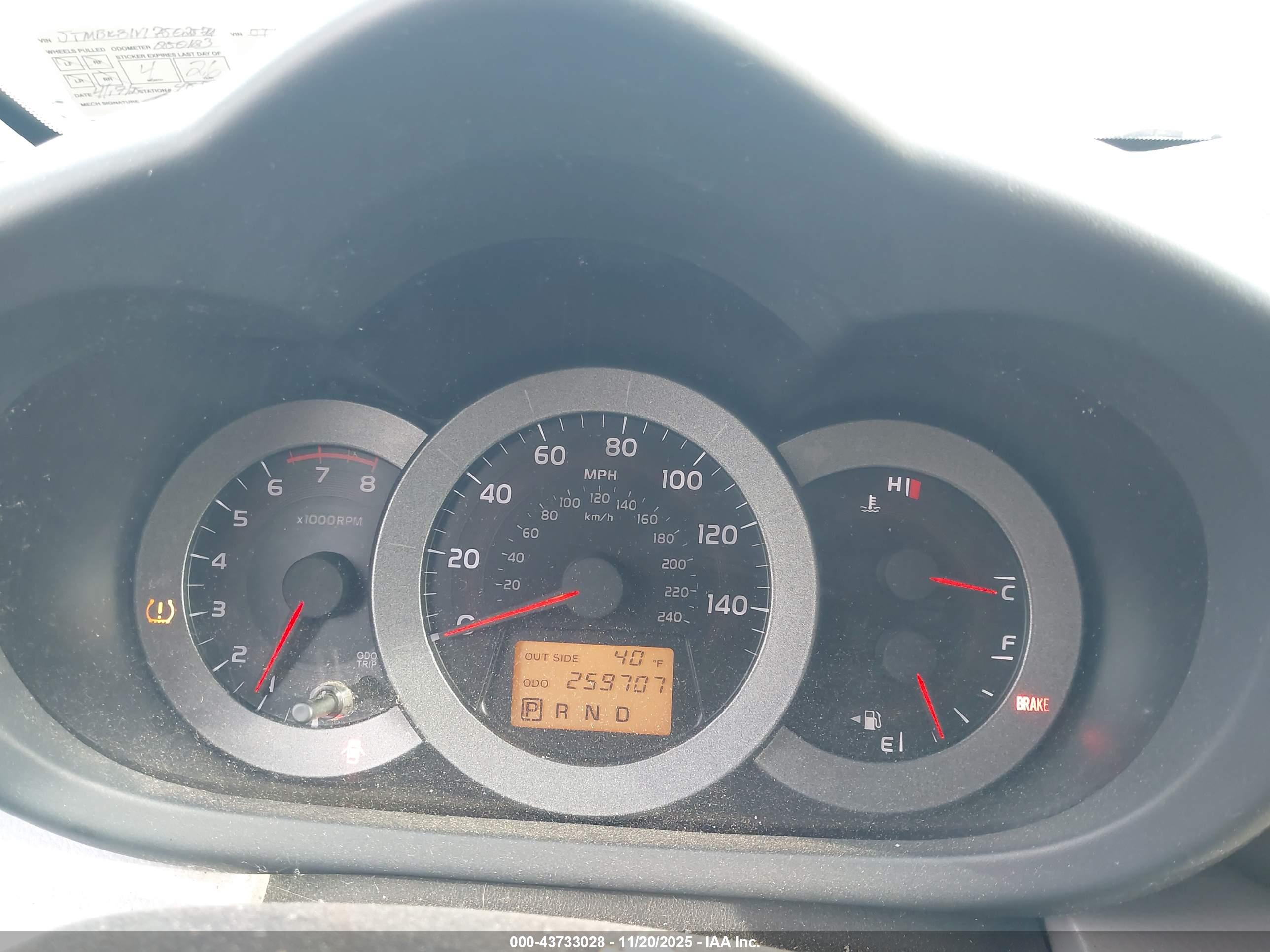 TOYOTA RAV4 image 7