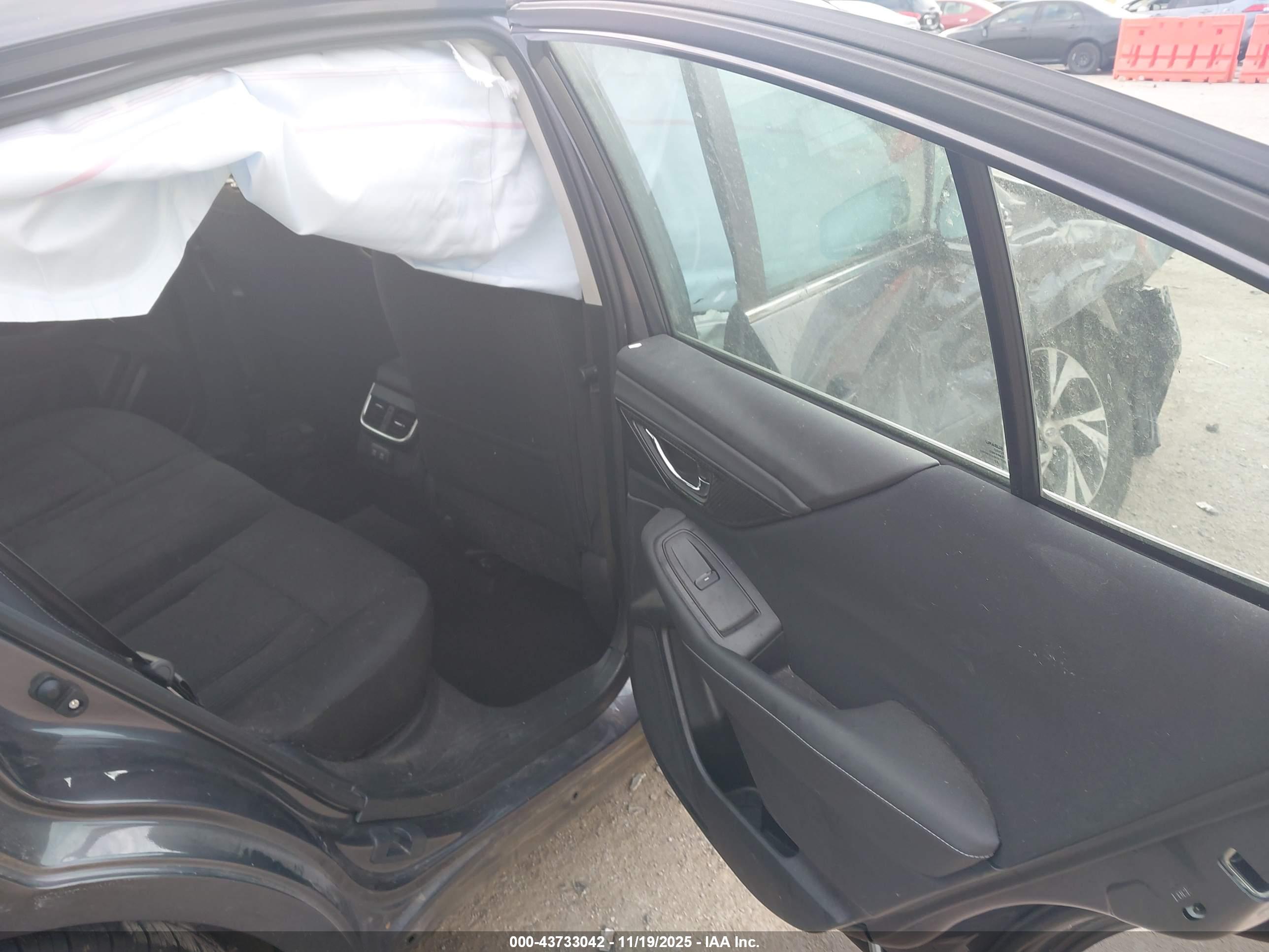 SUBARU LEGACY image 8