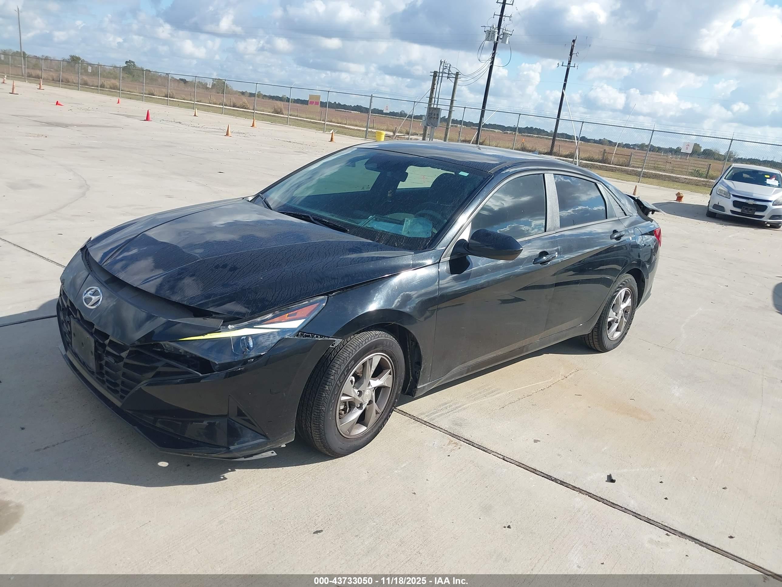 HYUNDAI ELANTRA image 2