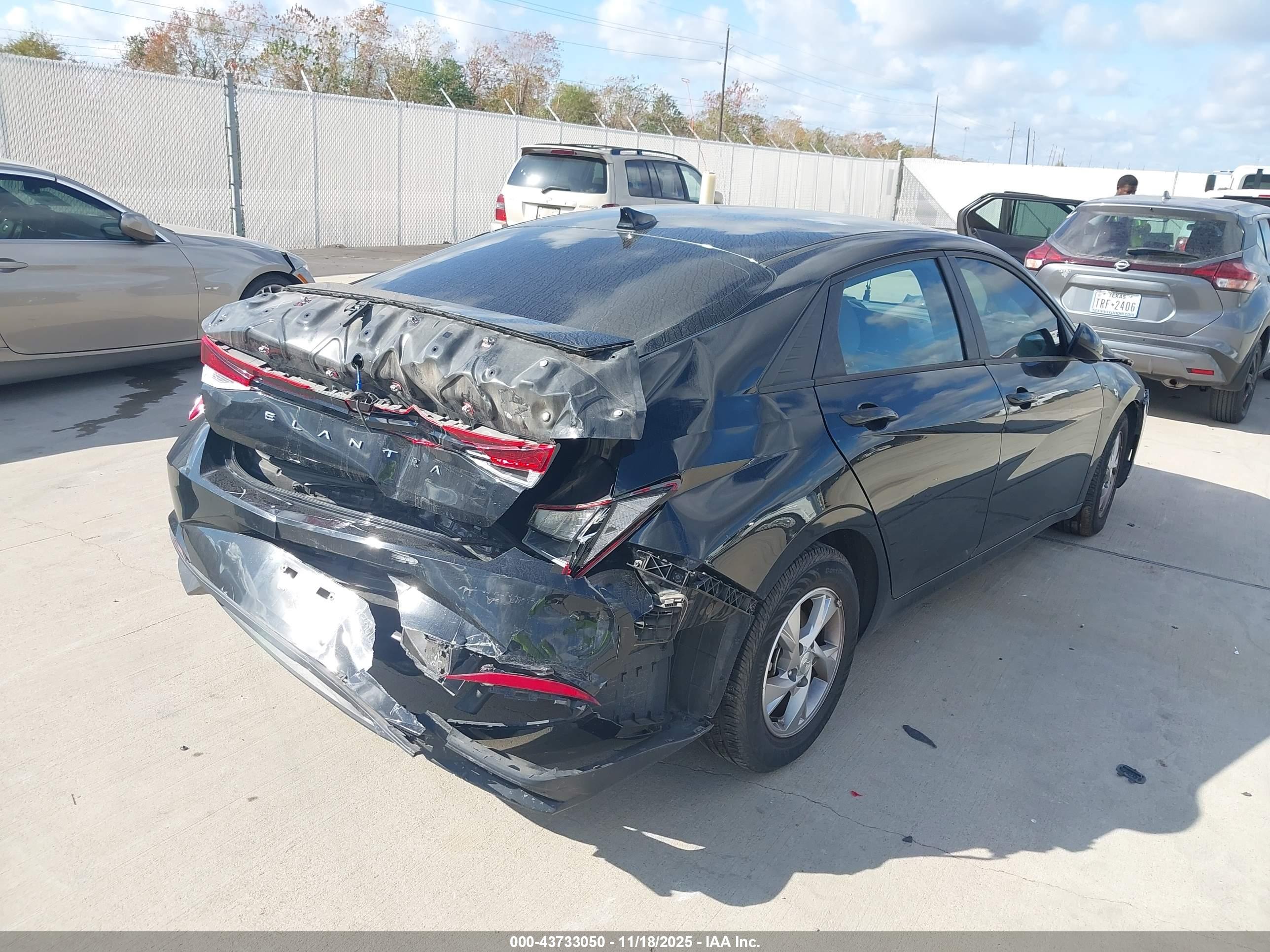 HYUNDAI ELANTRA image 4