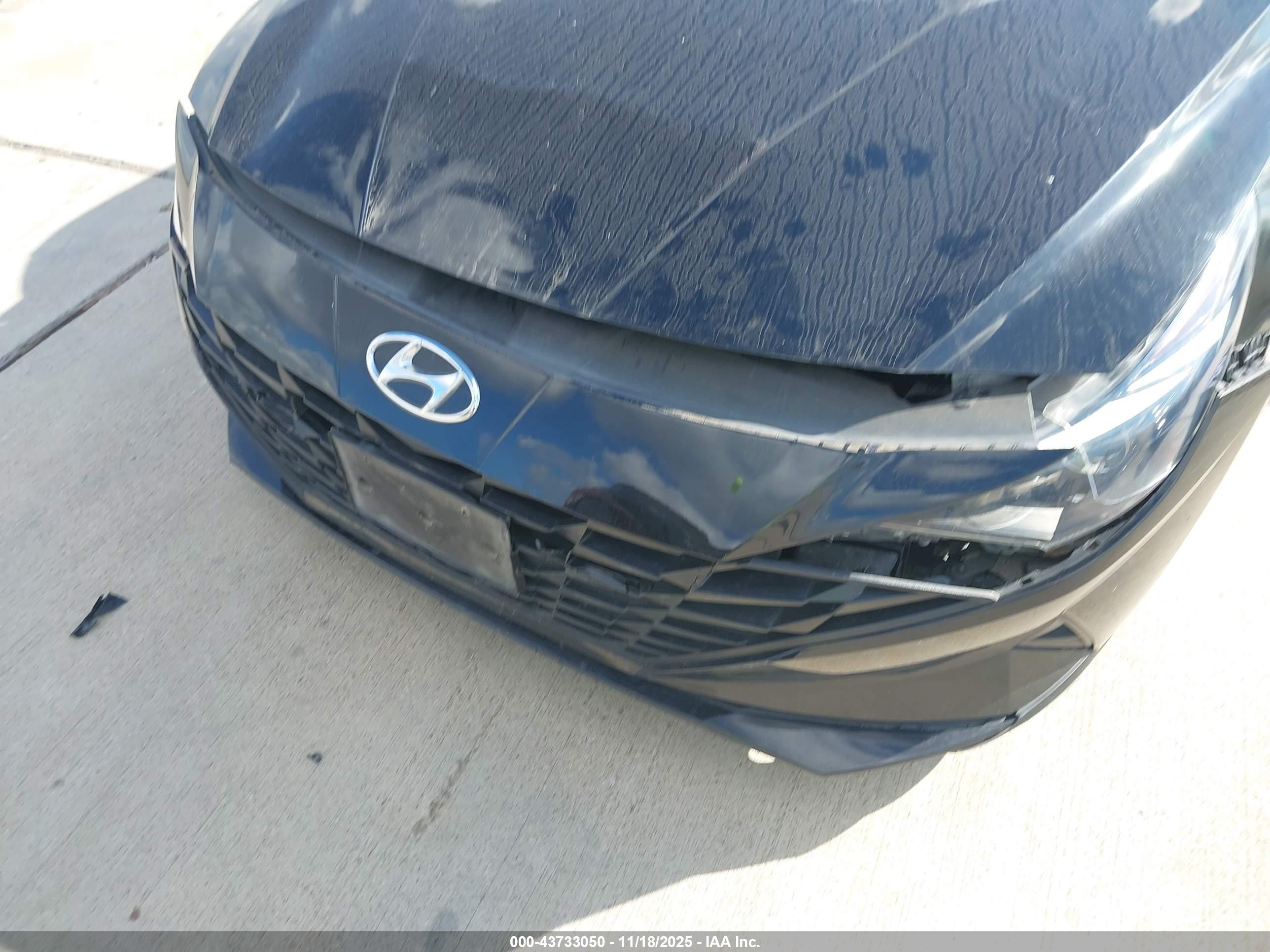 HYUNDAI ELANTRA image 6