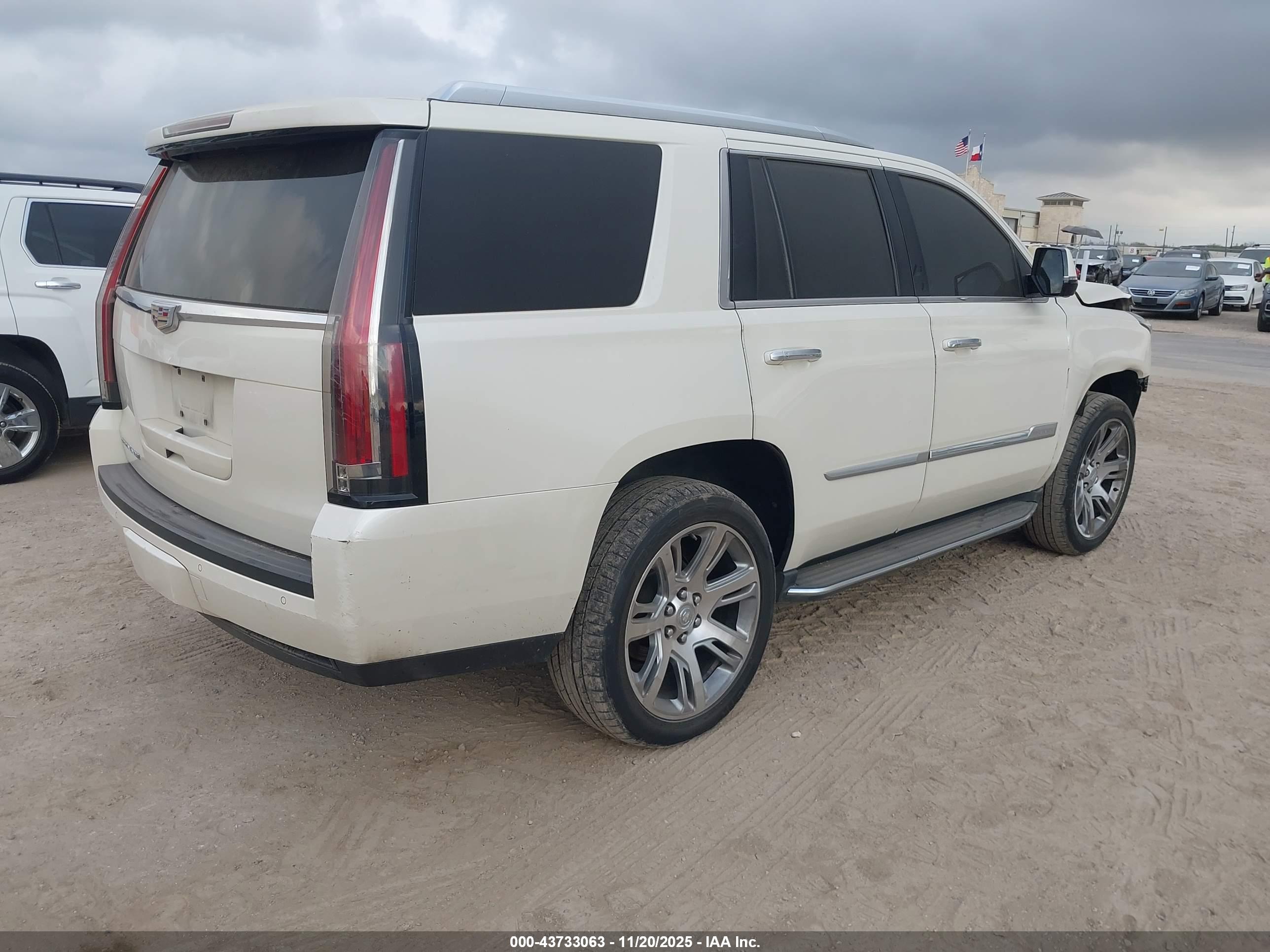 CADILLAC ESCALADE image 4