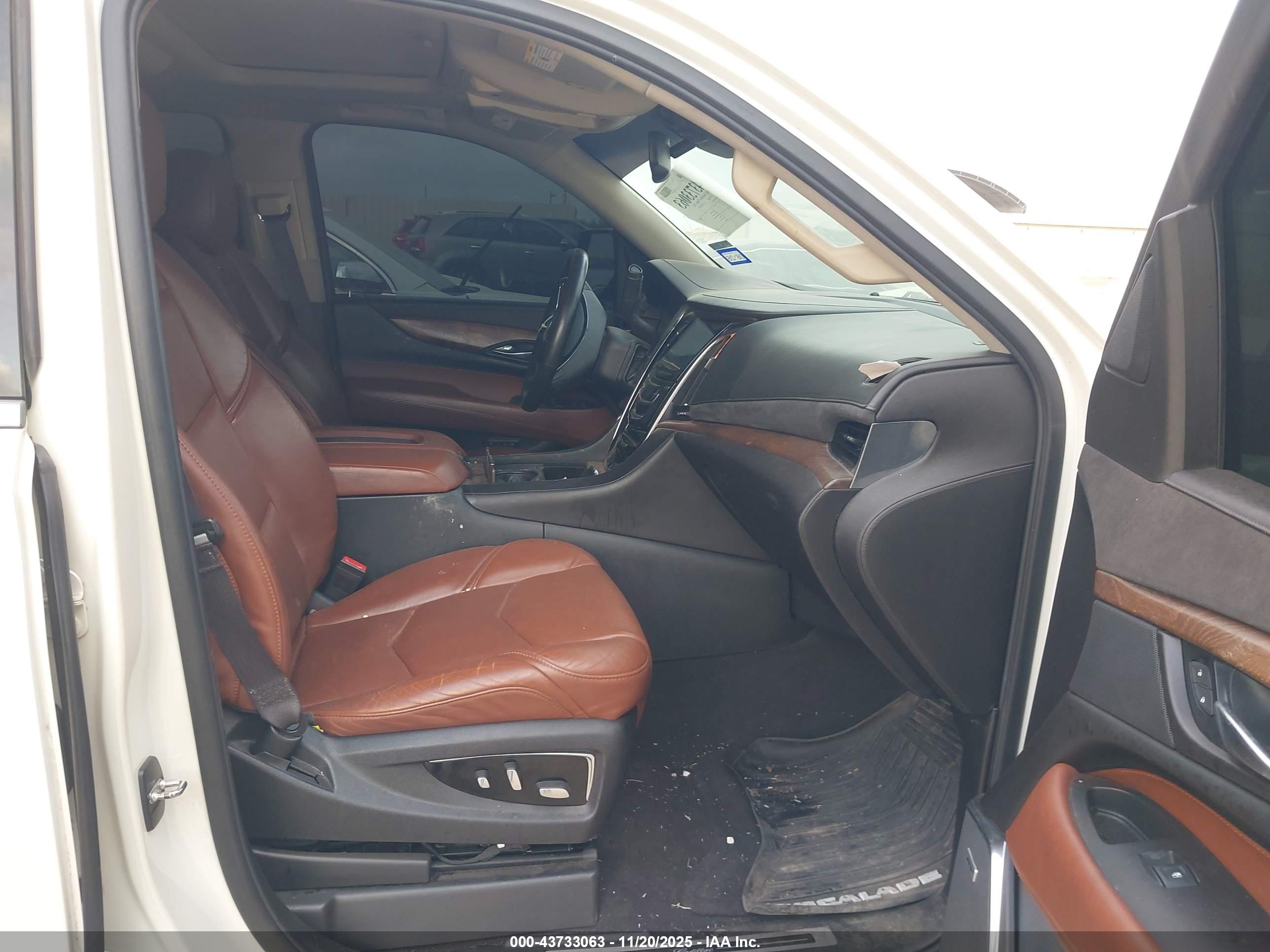 CADILLAC ESCALADE image 5
