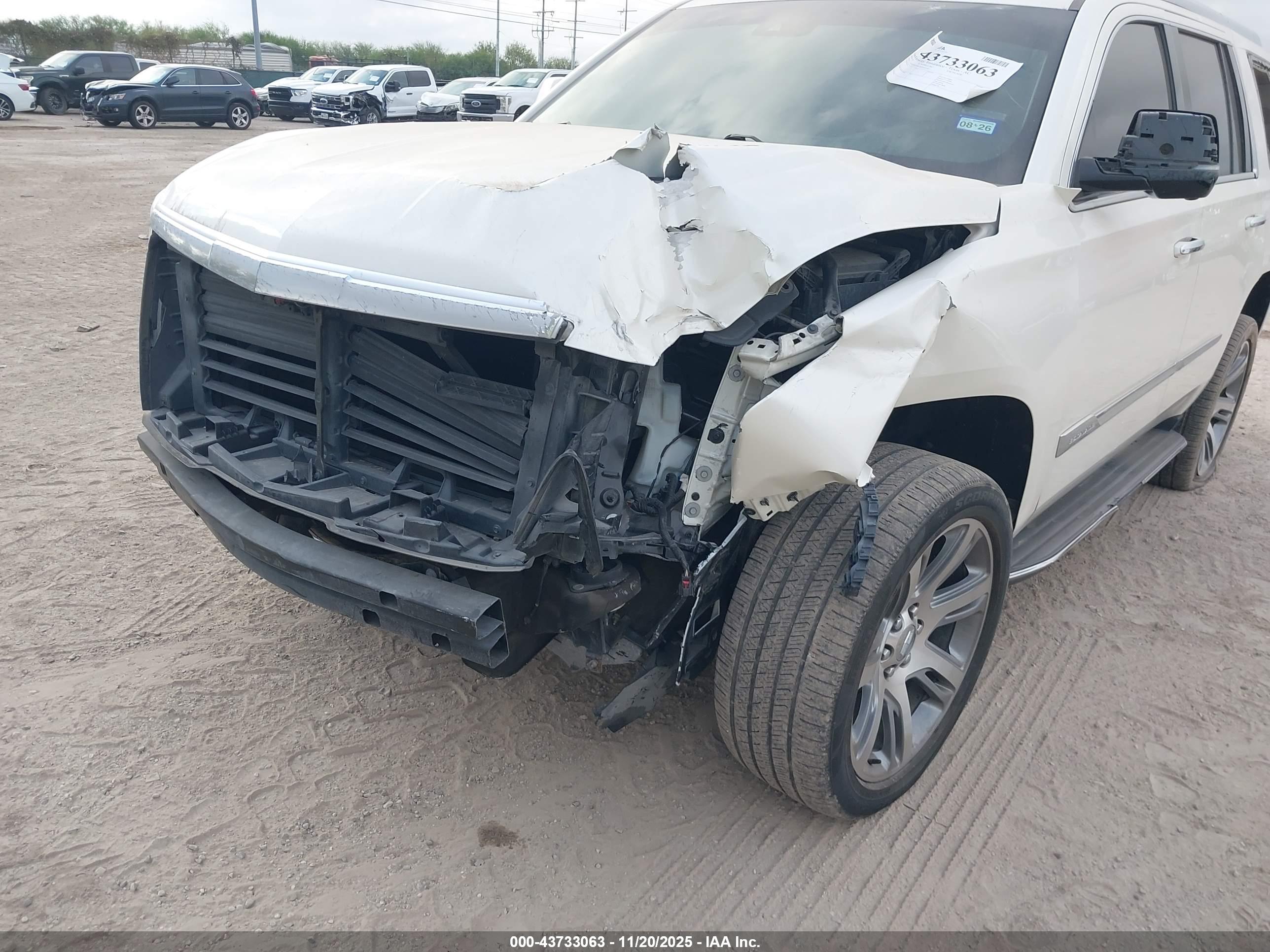 CADILLAC ESCALADE image 6