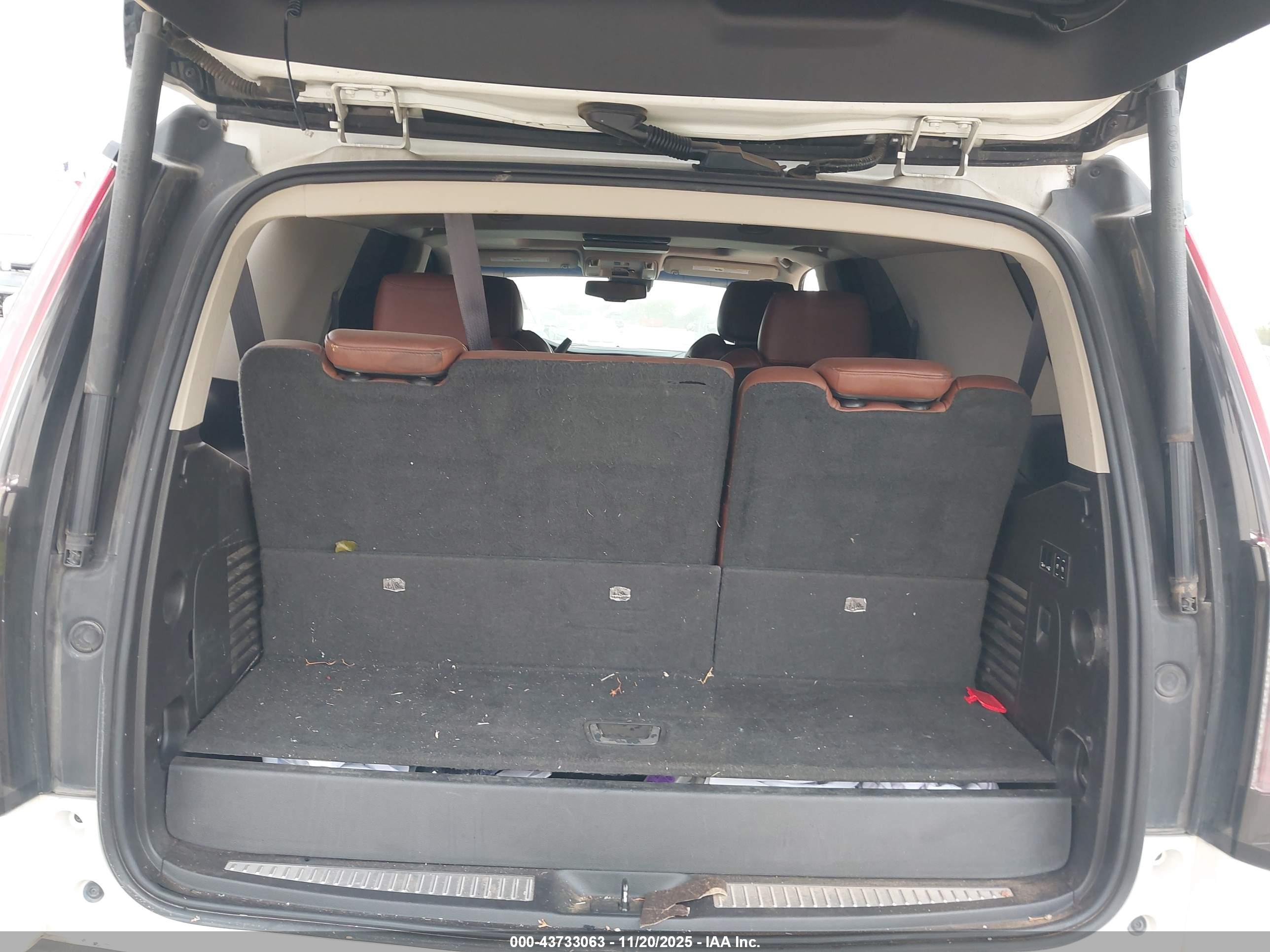 CADILLAC ESCALADE image 8