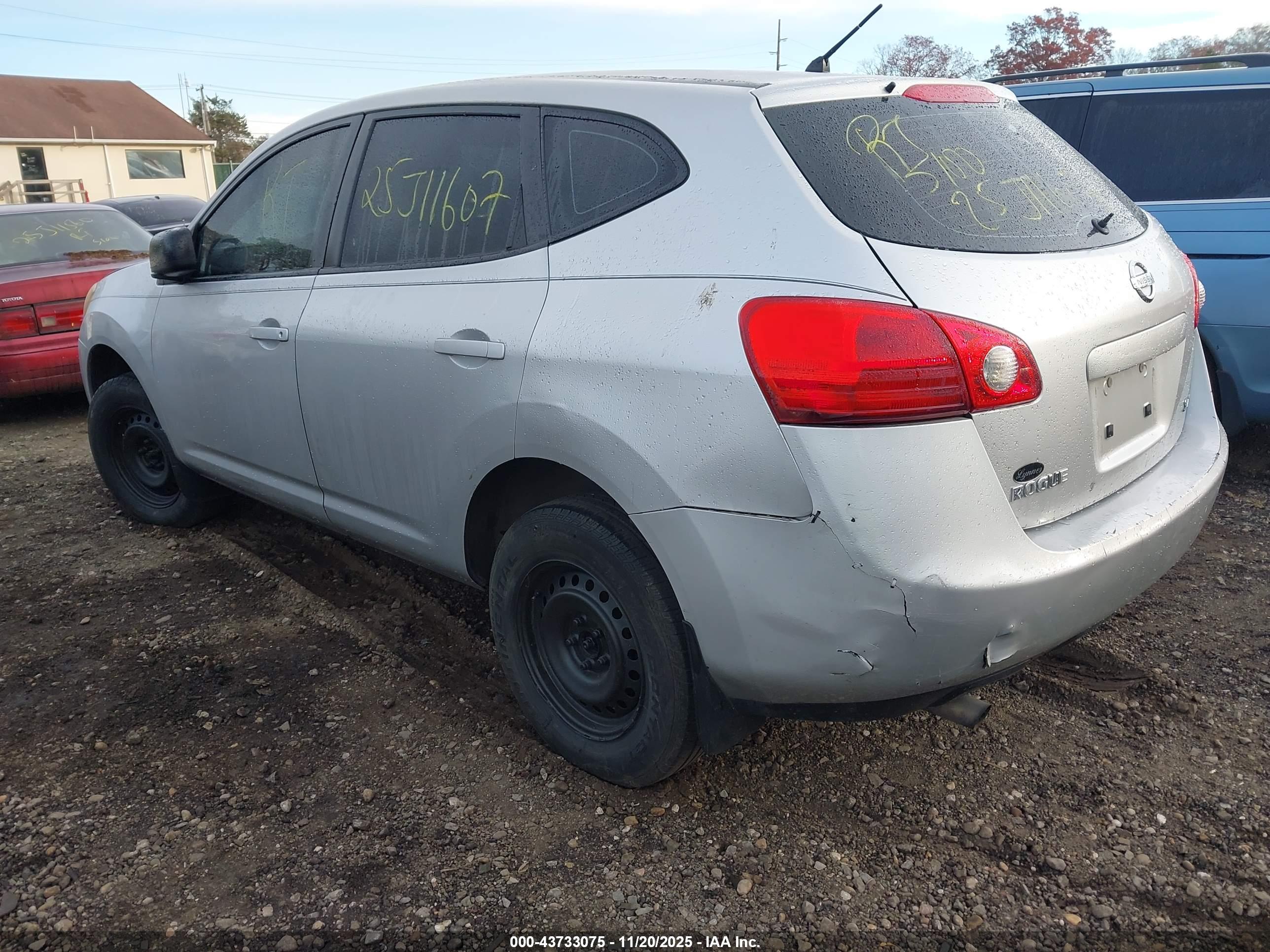 NISSAN ROGUE image 3
