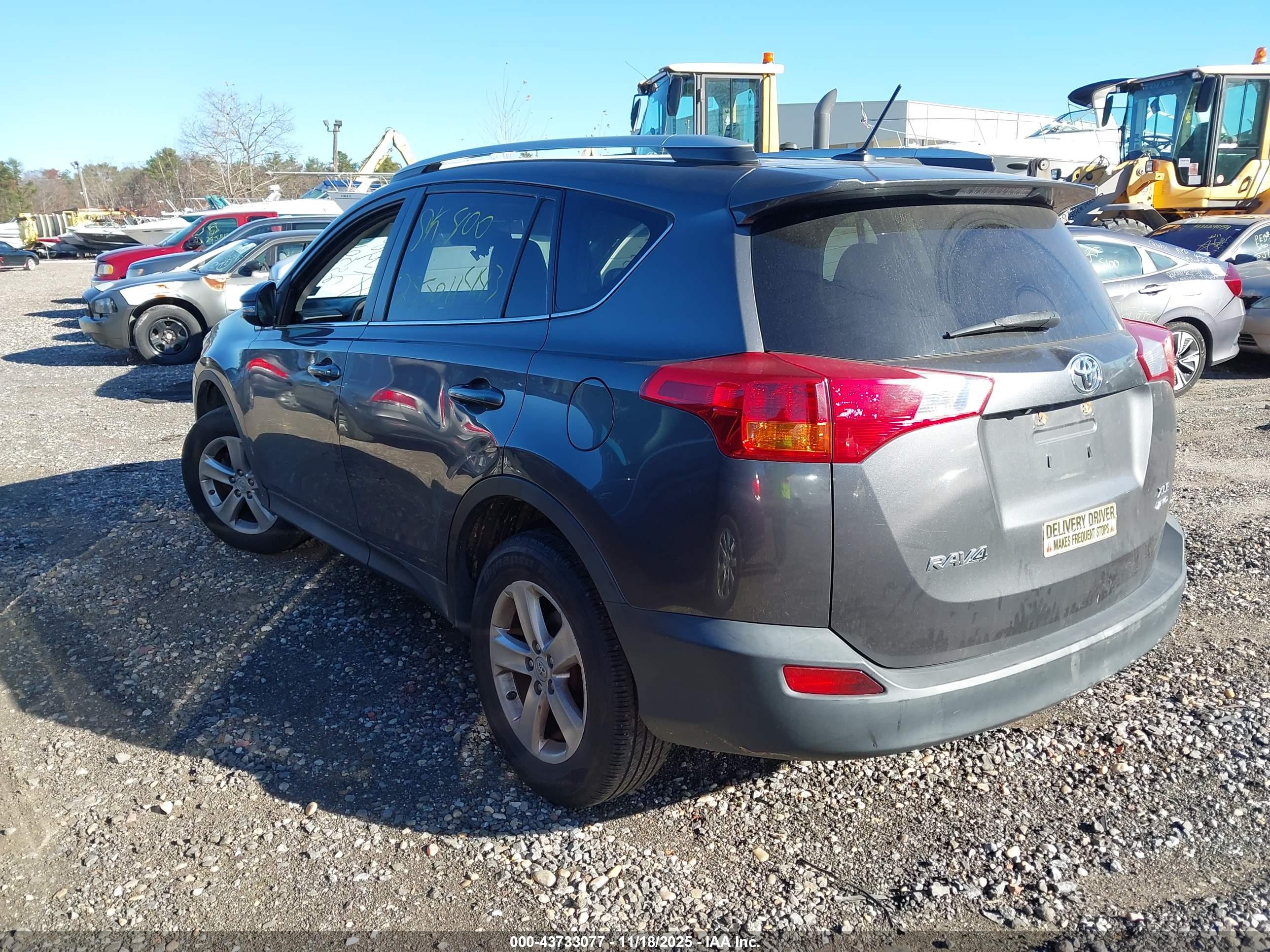 TOYOTA RAV4 image 3