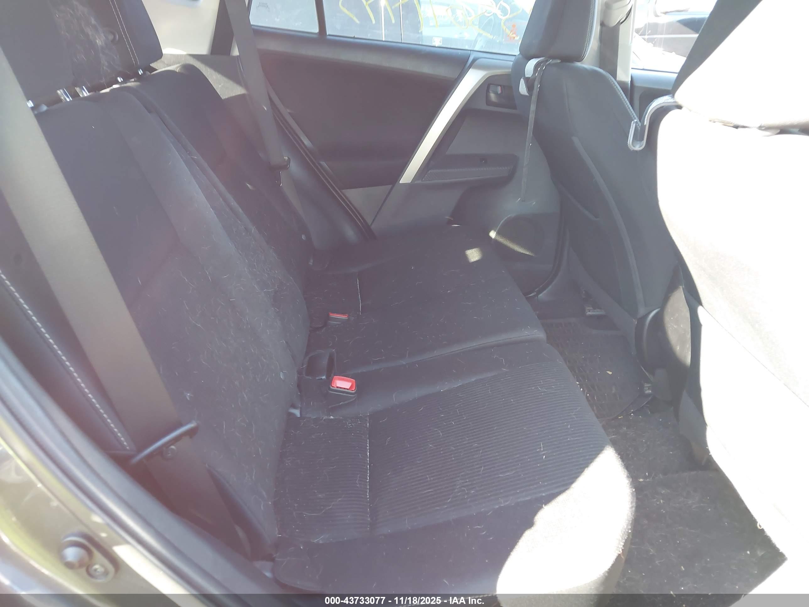TOYOTA RAV4 image 8