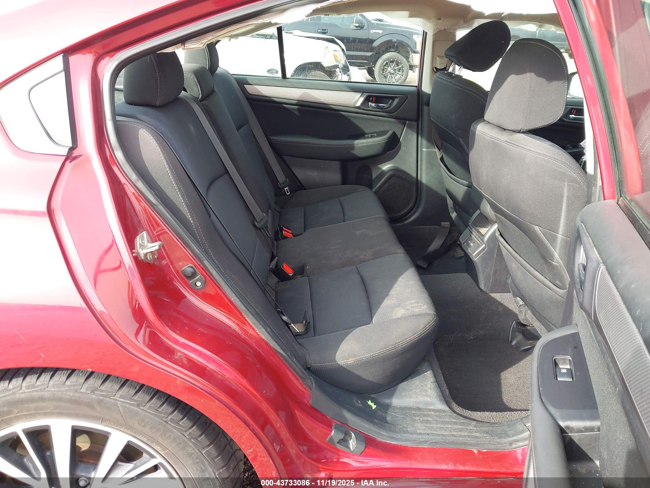 SUBARU LEGACY image 8