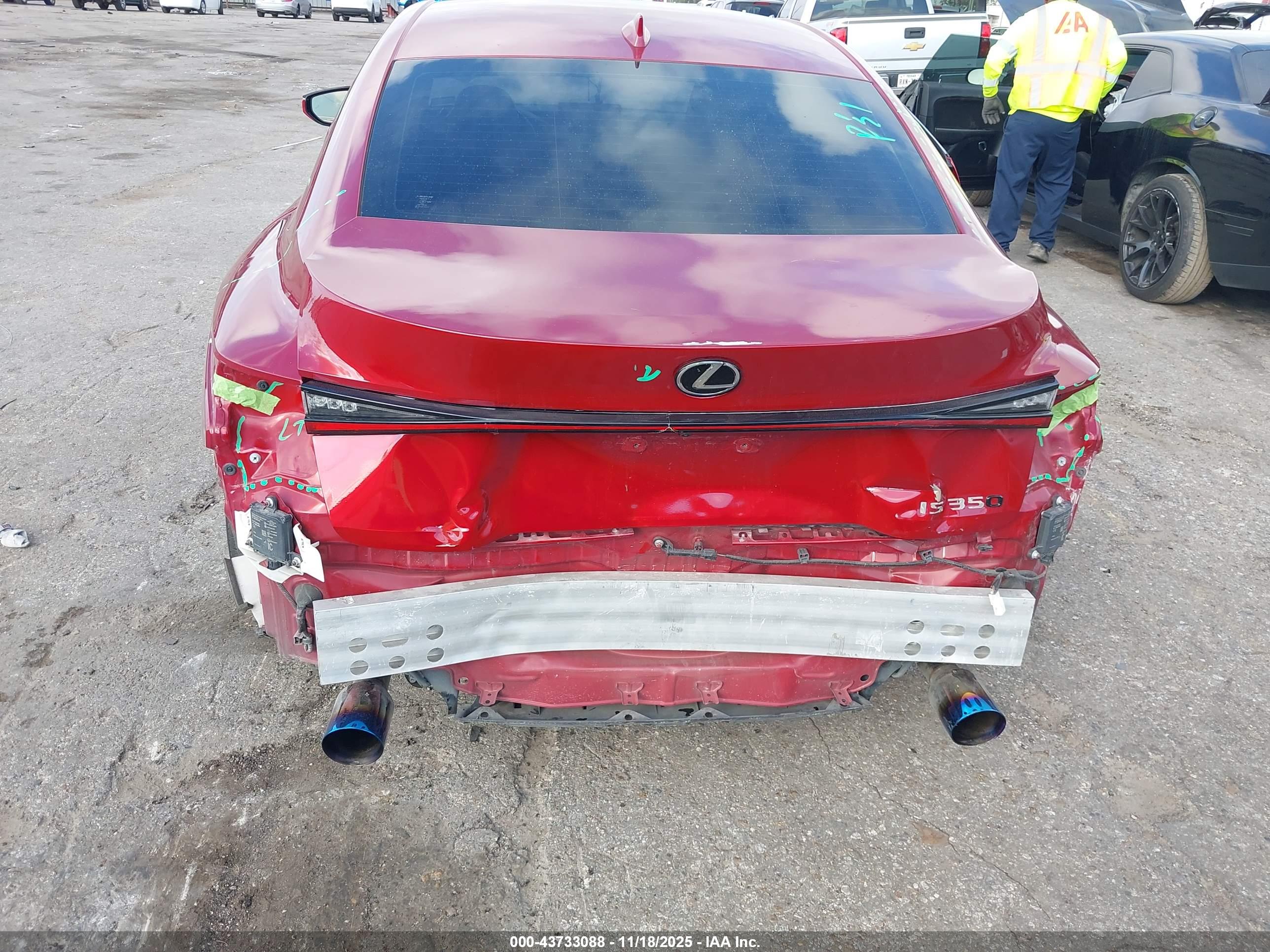 LEXUS IS image 6