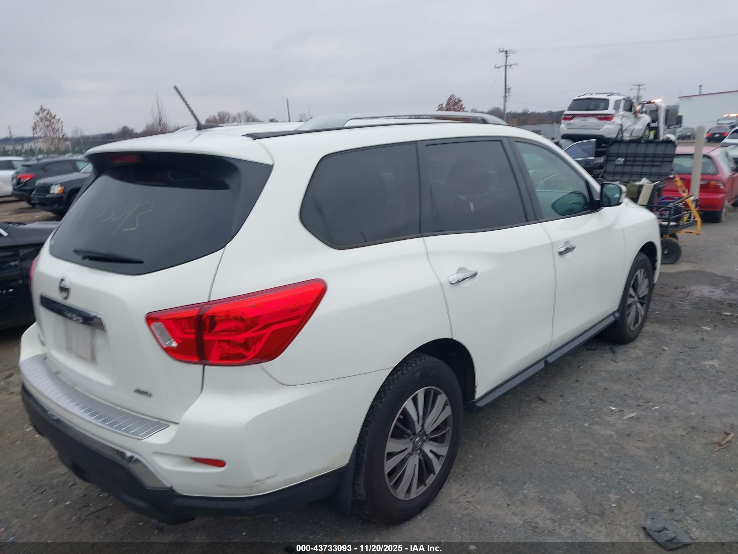 NISSAN PATHFINDER image 4