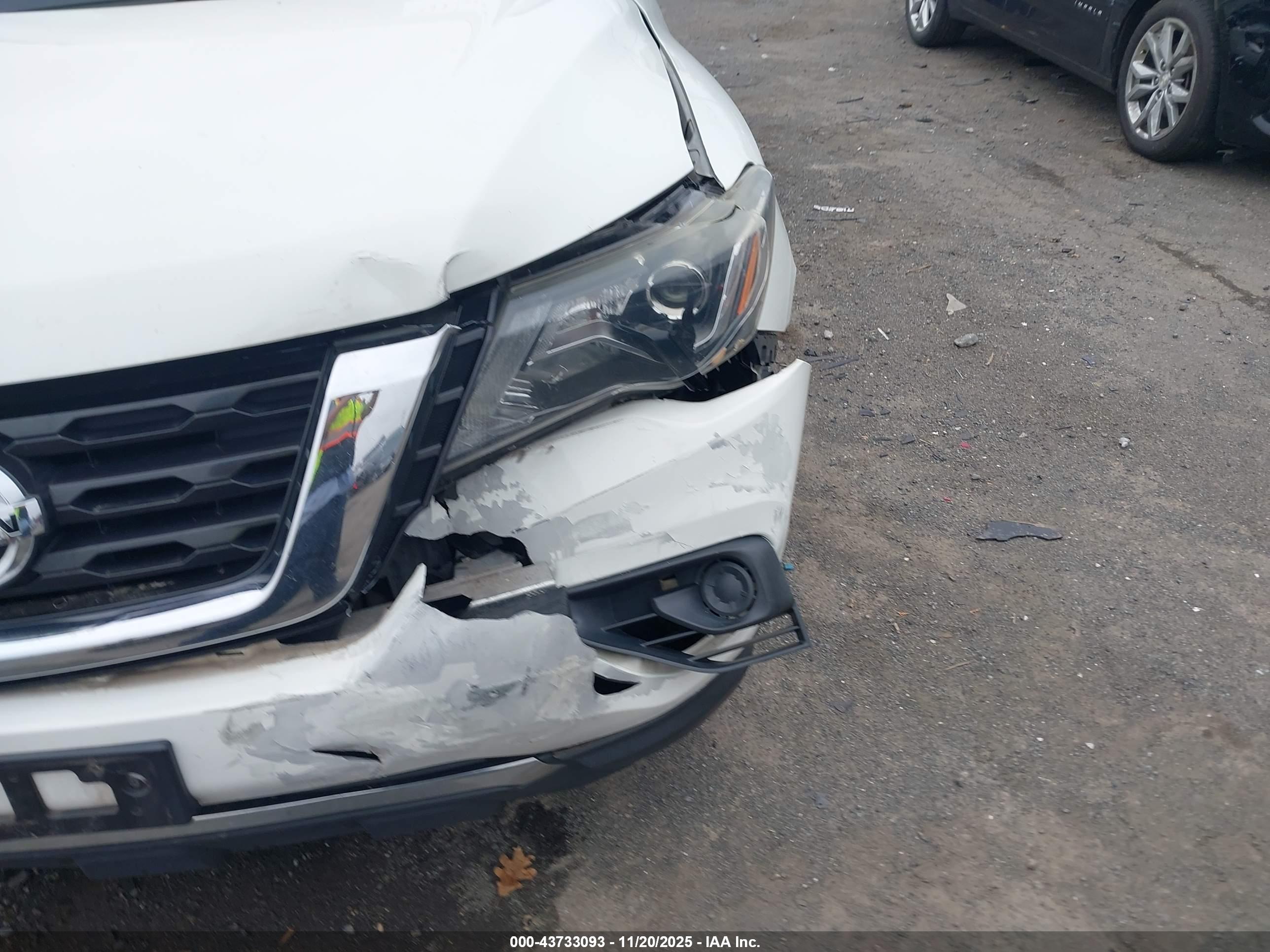 NISSAN PATHFINDER image 6