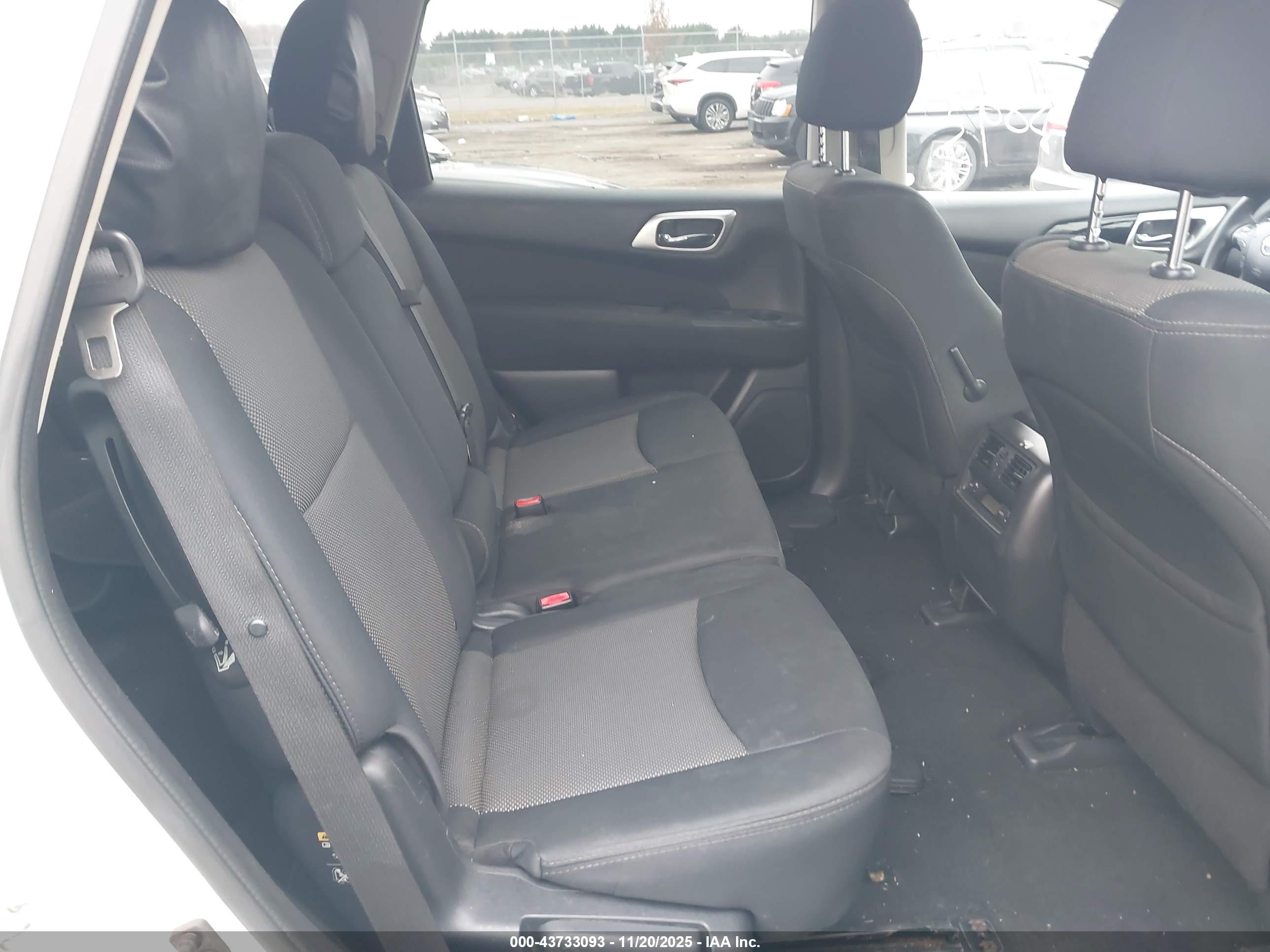 NISSAN PATHFINDER image 8