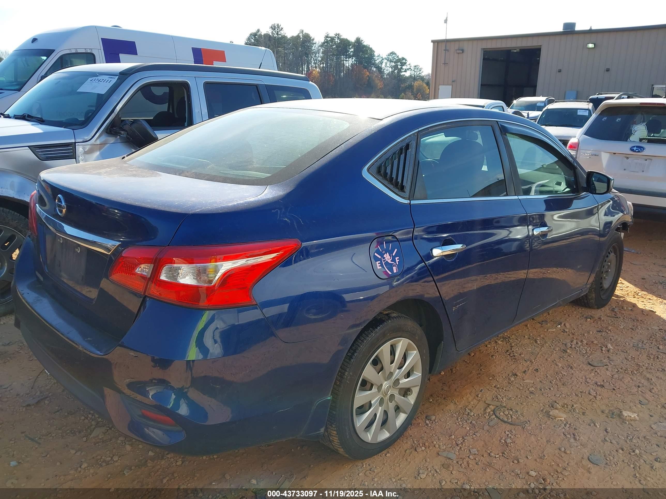 NISSAN SENTRA image 4