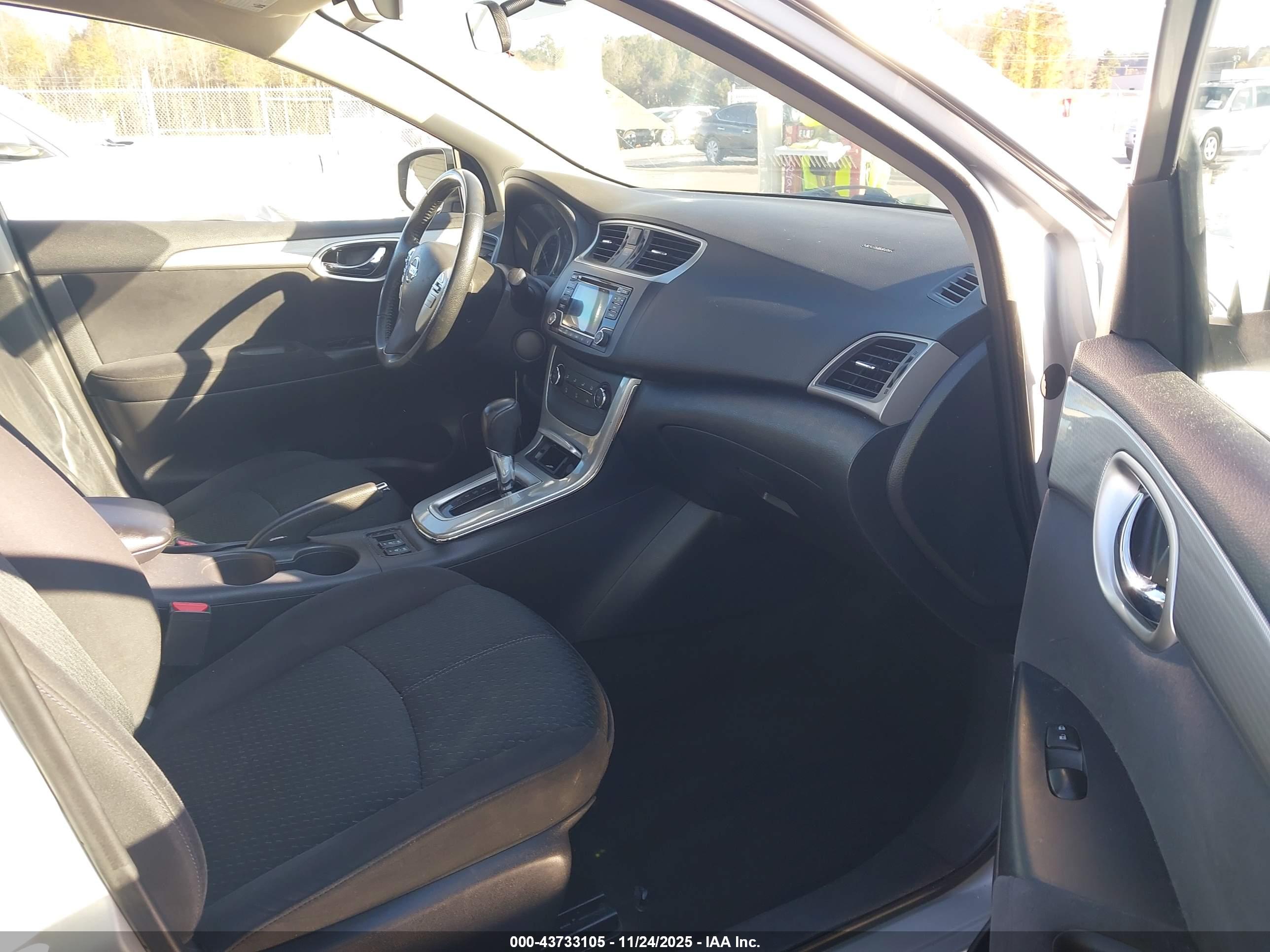 NISSAN SENTRA image 5