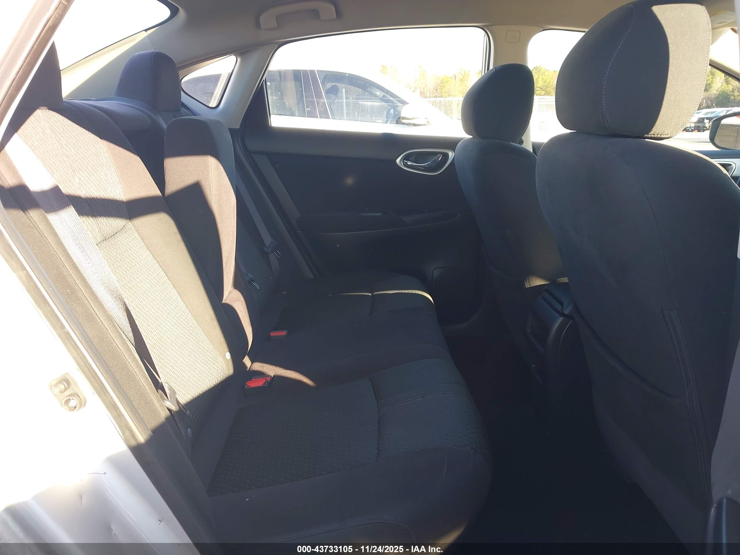 NISSAN SENTRA image 8