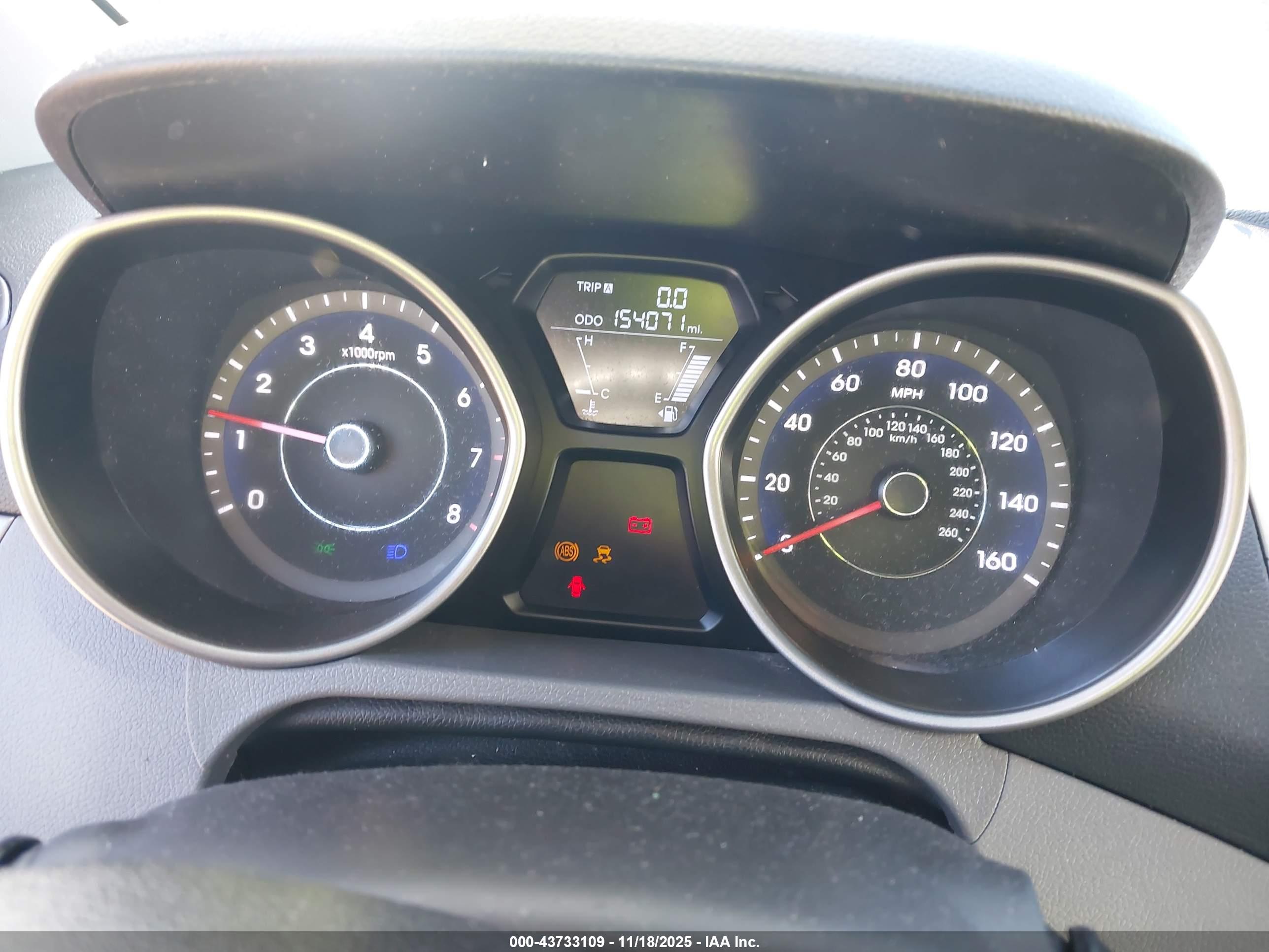 HYUNDAI ELANTRA image 7
