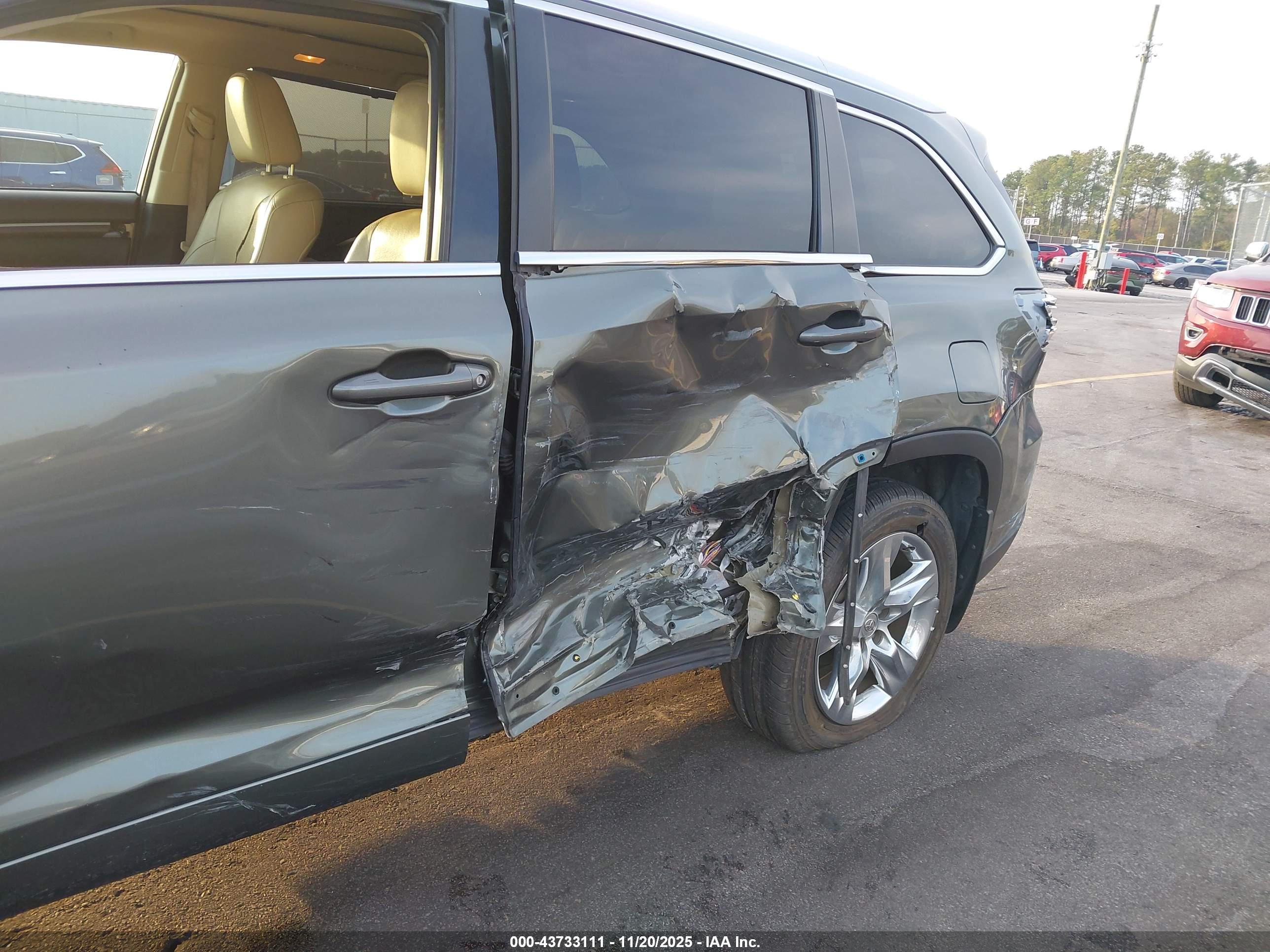 TOYOTA HIGHLANDER image 6