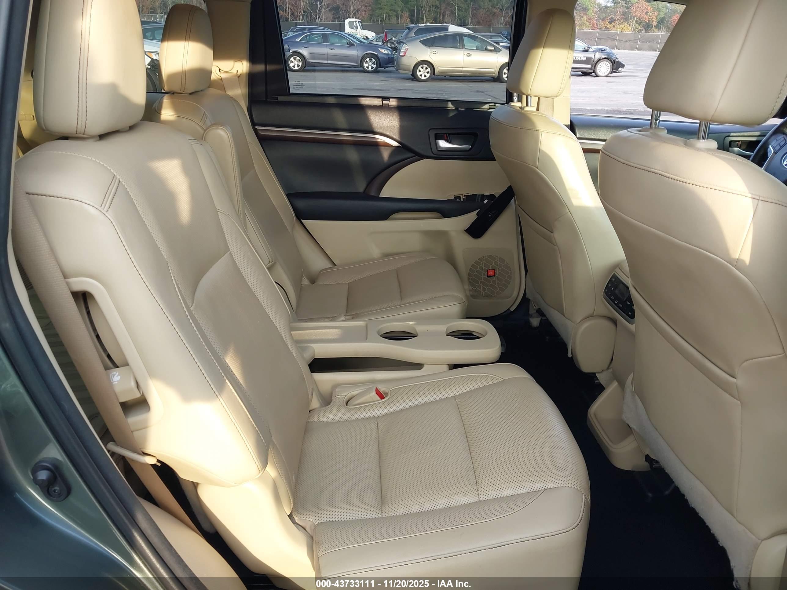 TOYOTA HIGHLANDER image 8