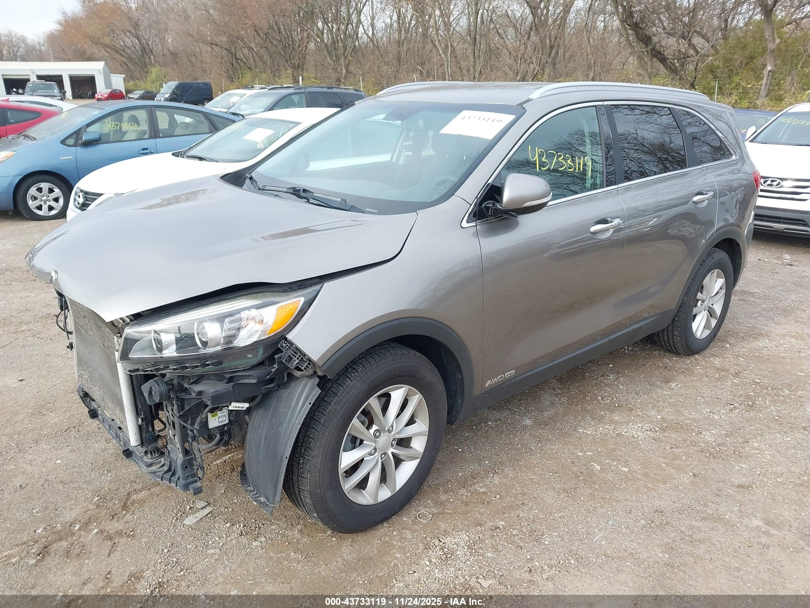 KIA SORENTO image 2