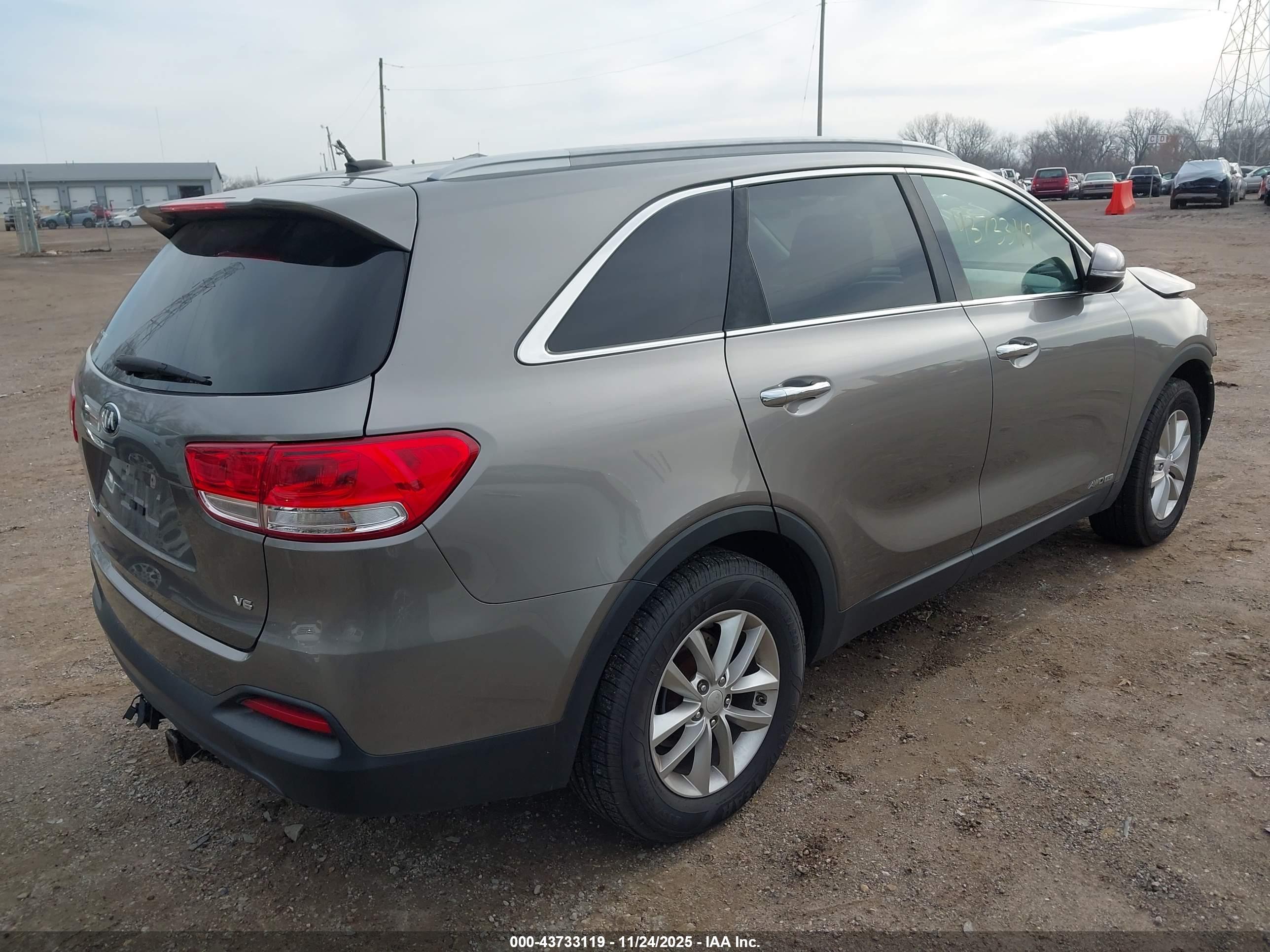 KIA SORENTO image 4