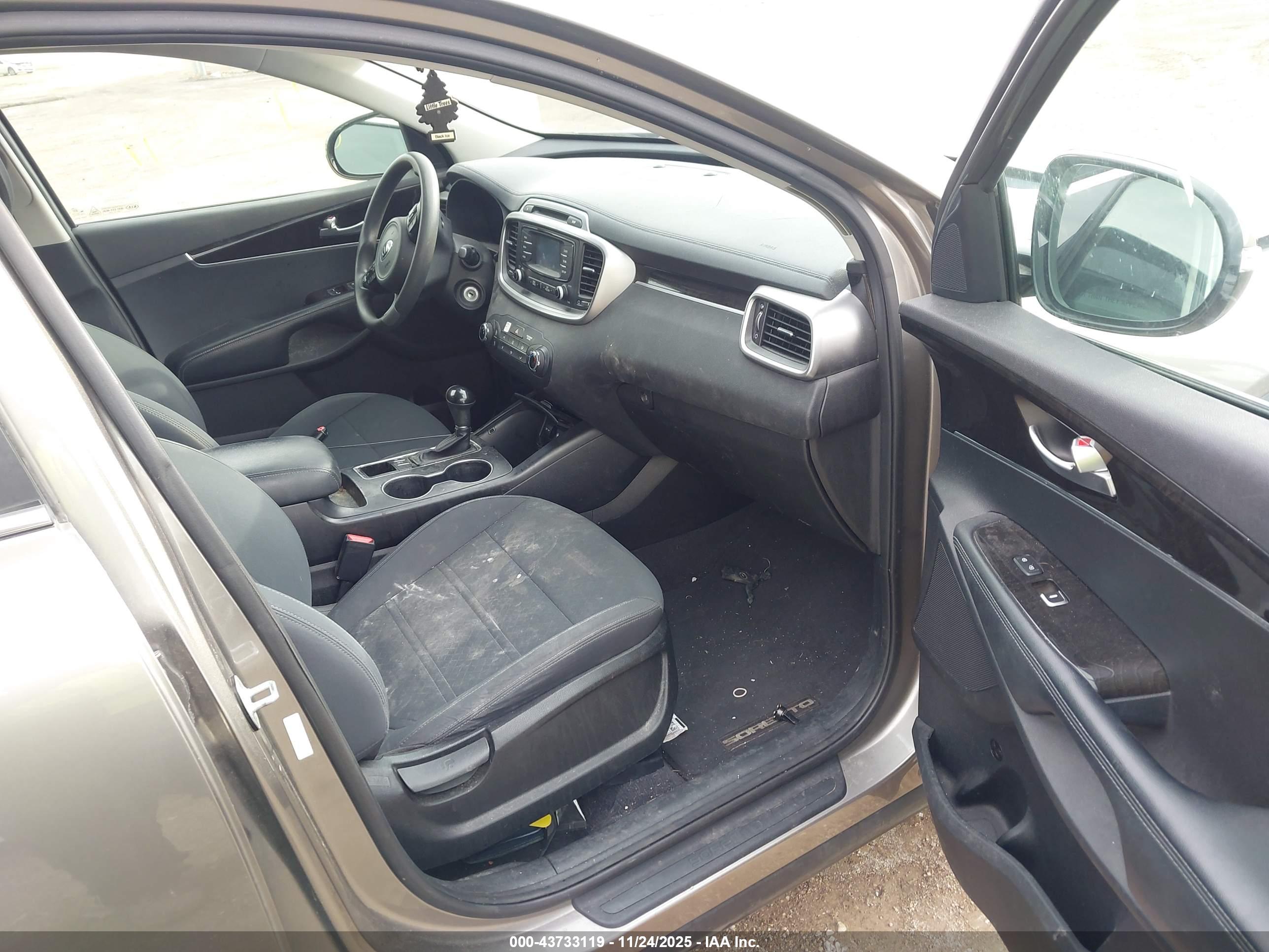 KIA SORENTO image 5