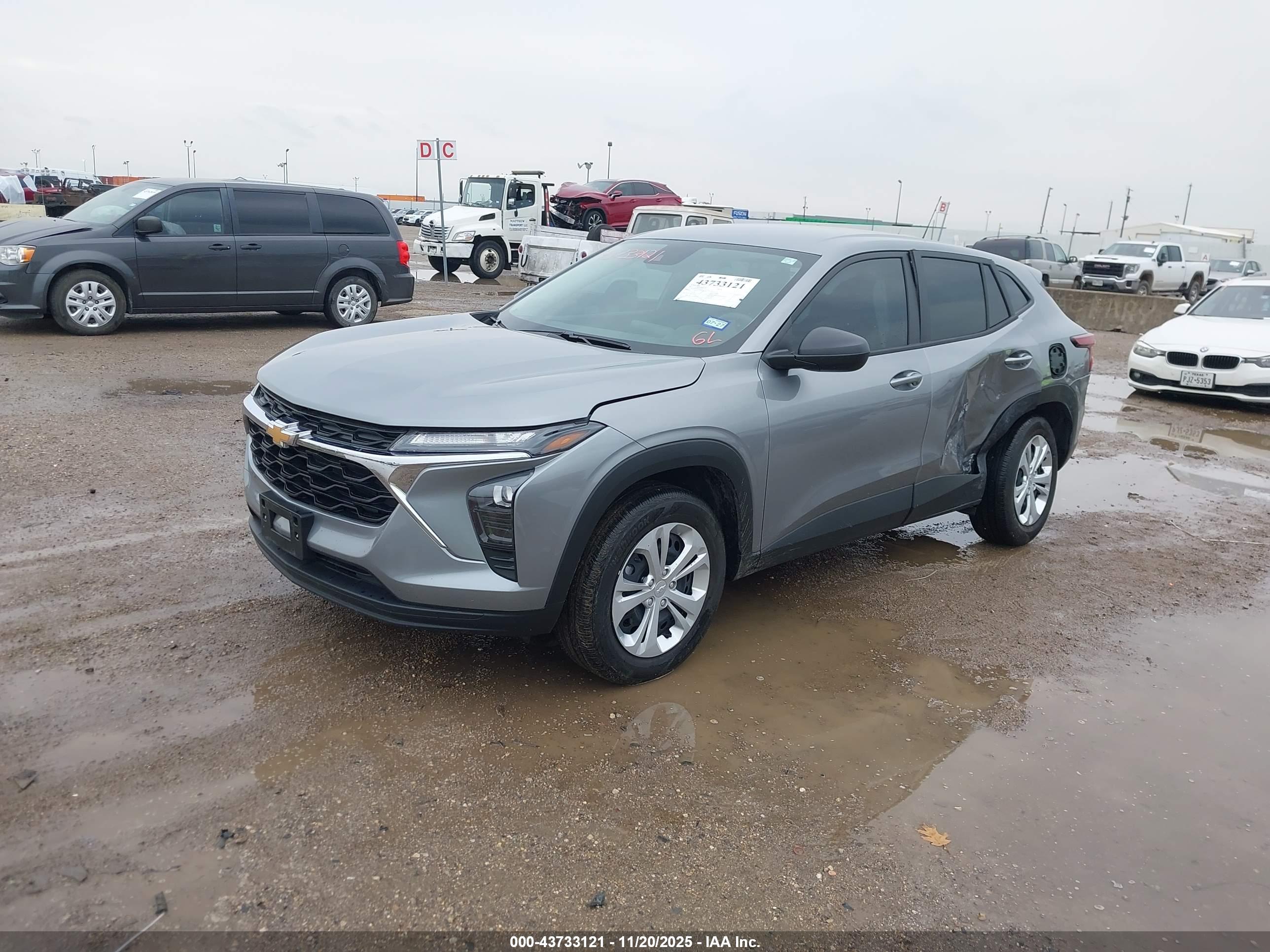 CHEVROLET TRAX image 2