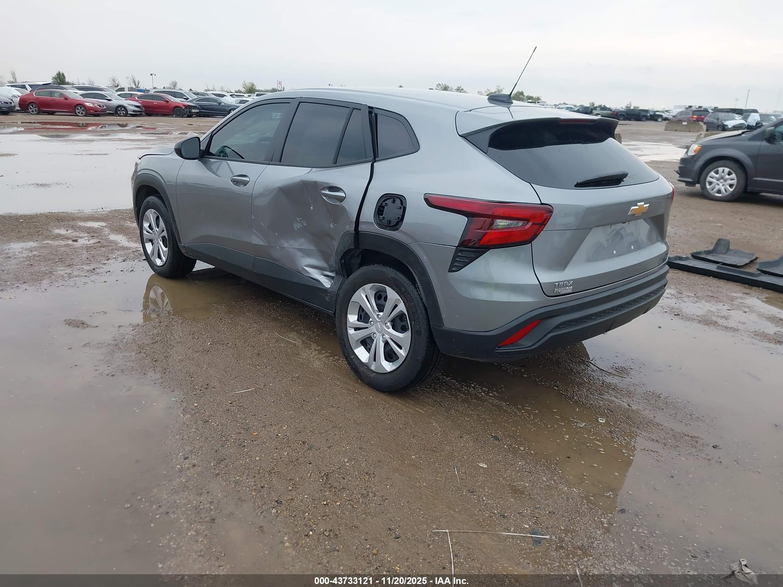 CHEVROLET TRAX image 3