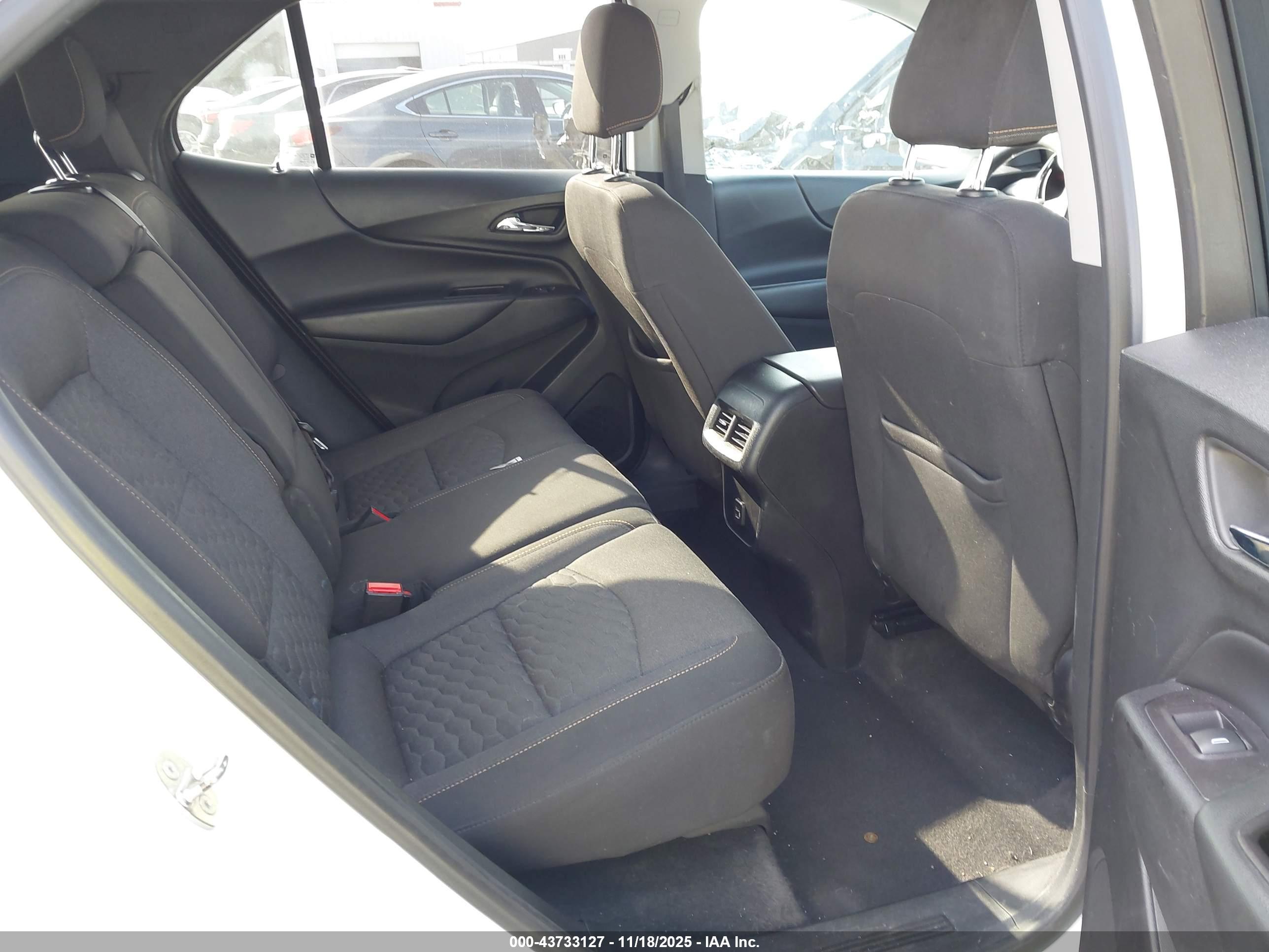 CHEVROLET EQUINOX image 8