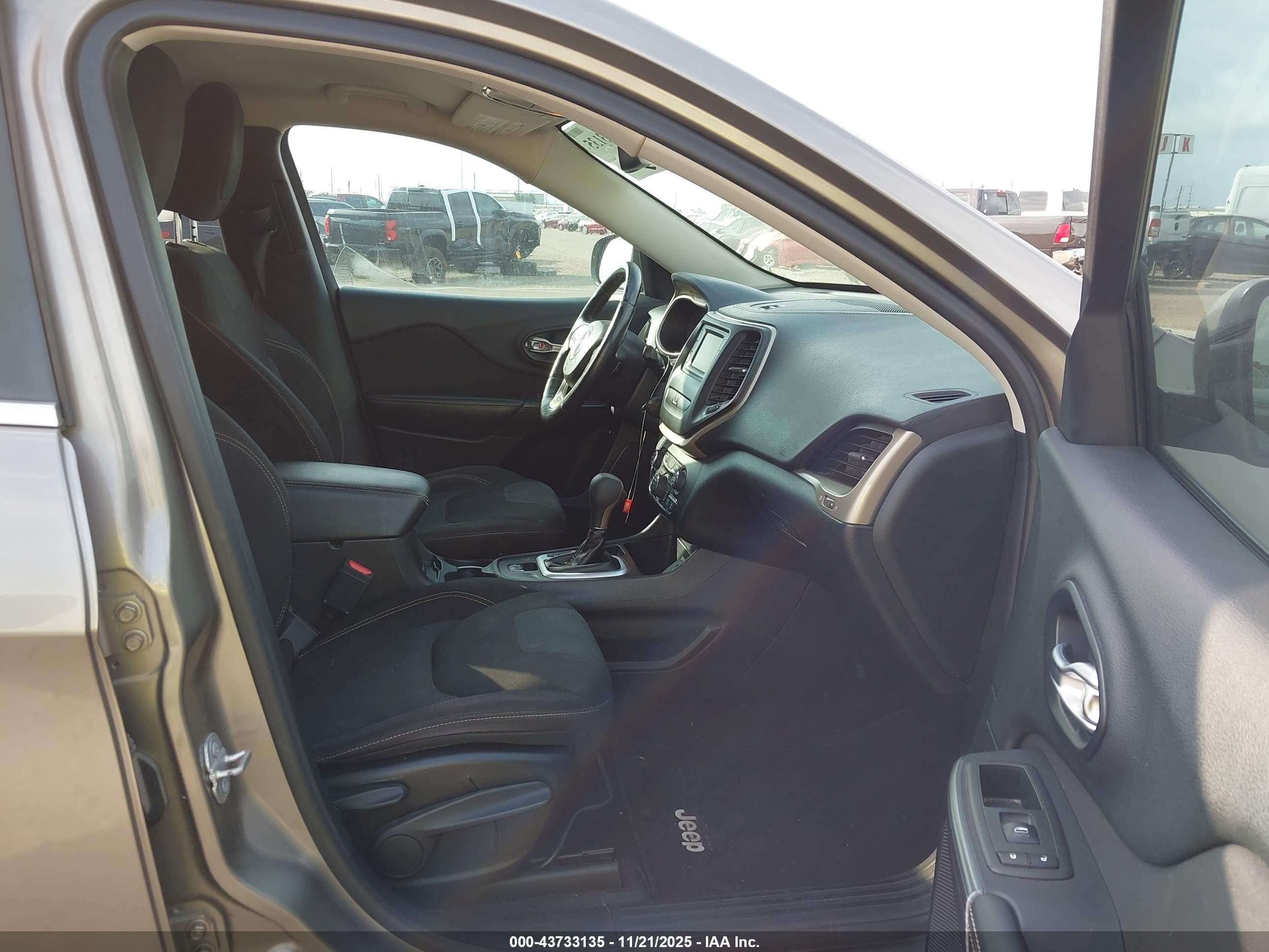 JEEP CHEROKEE image 5