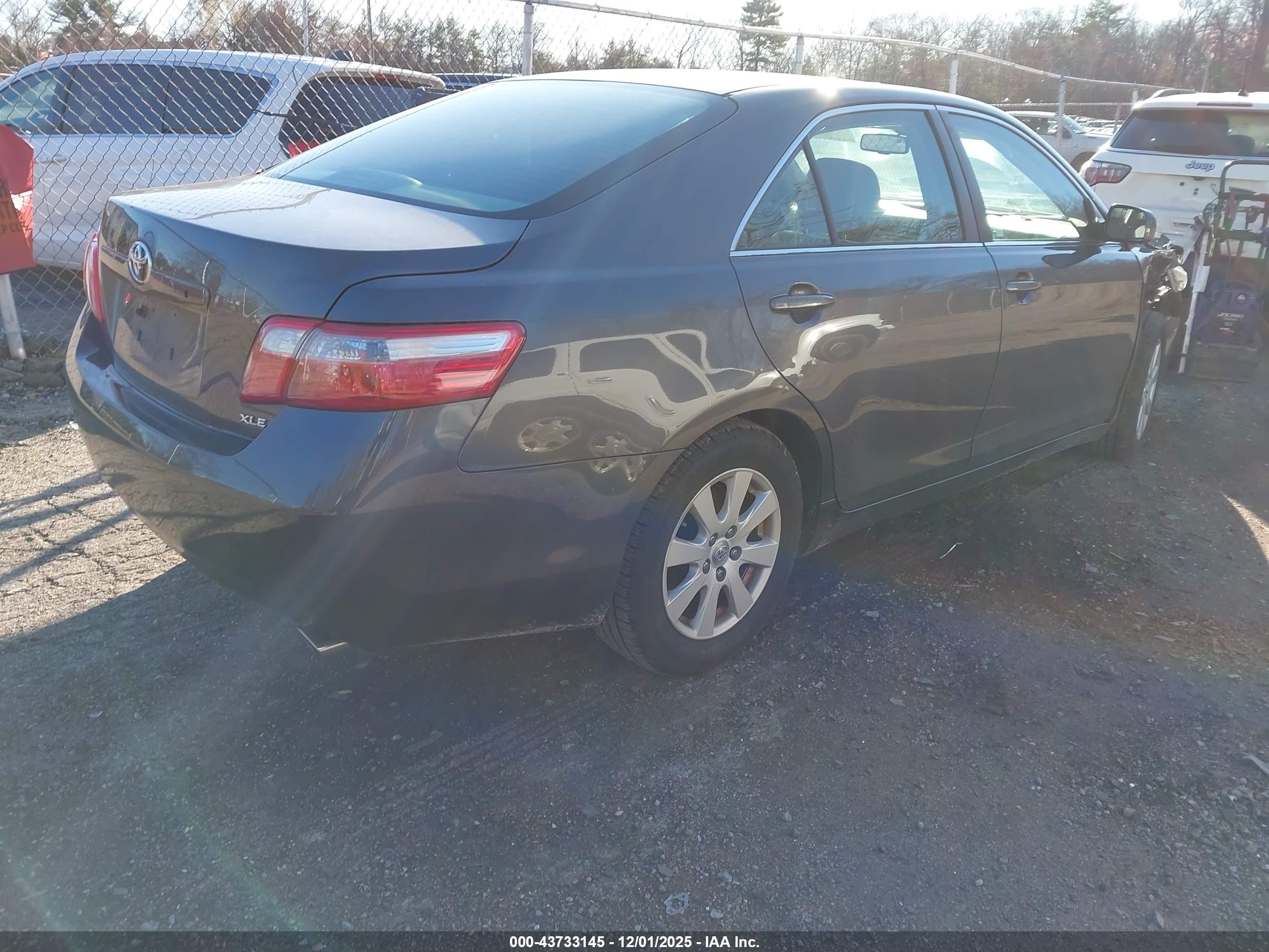 TOYOTA CAMRY image 4