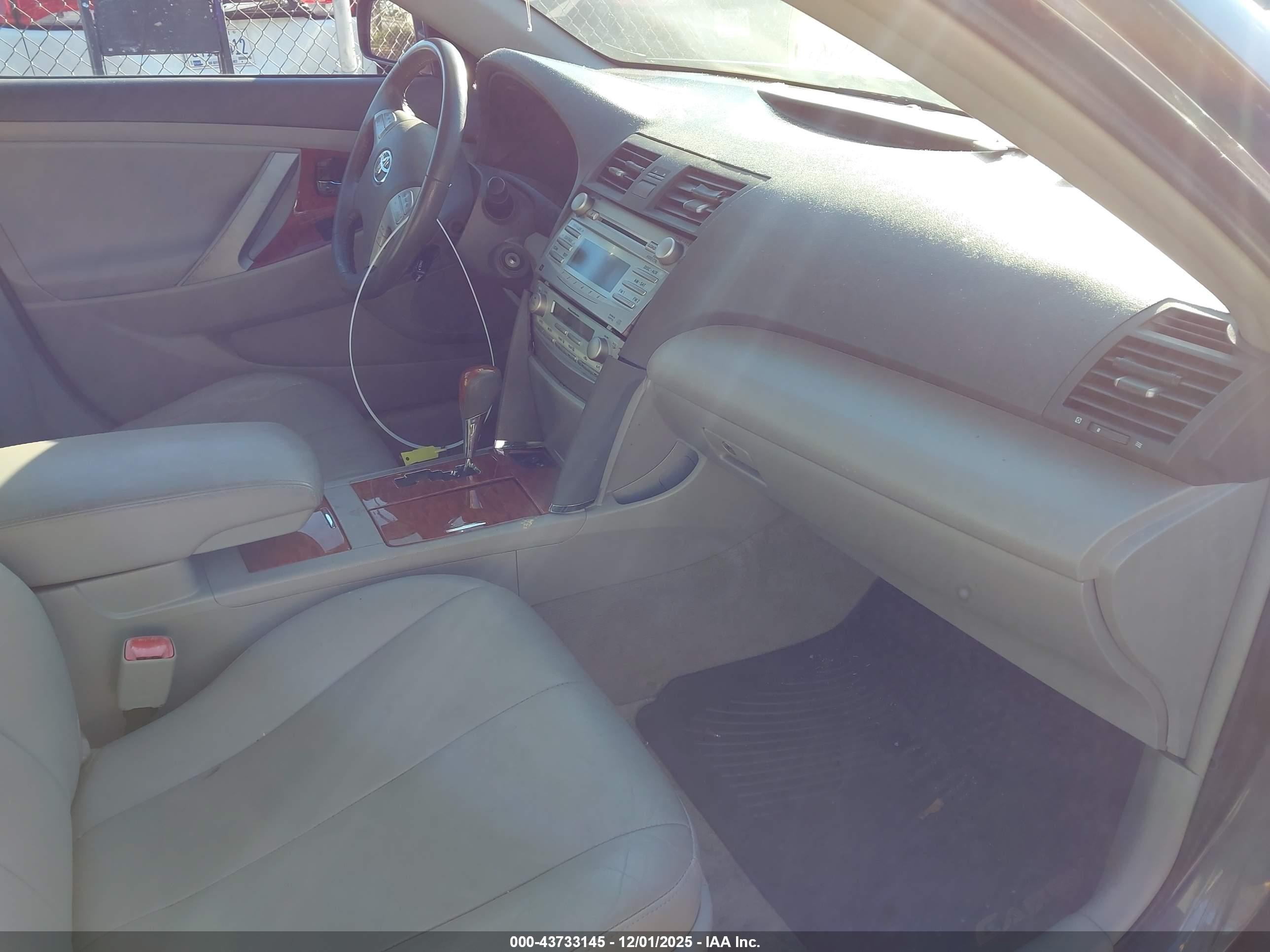 TOYOTA CAMRY image 5