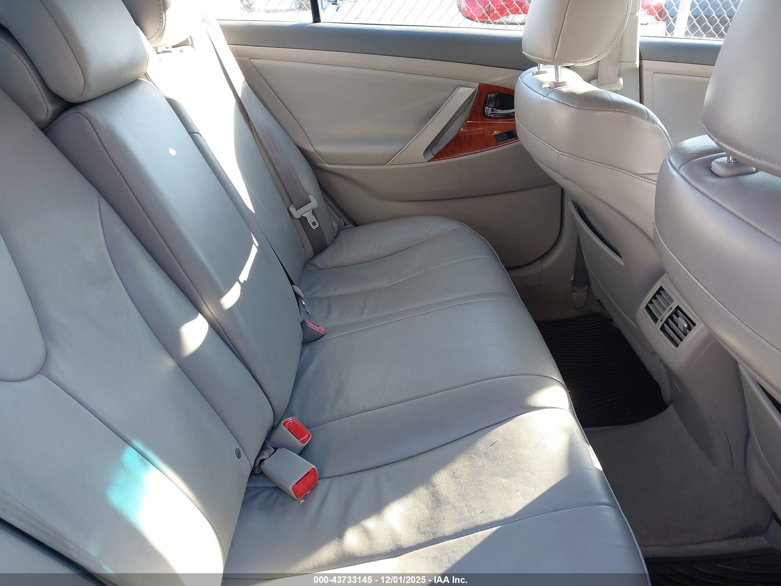TOYOTA CAMRY image 8