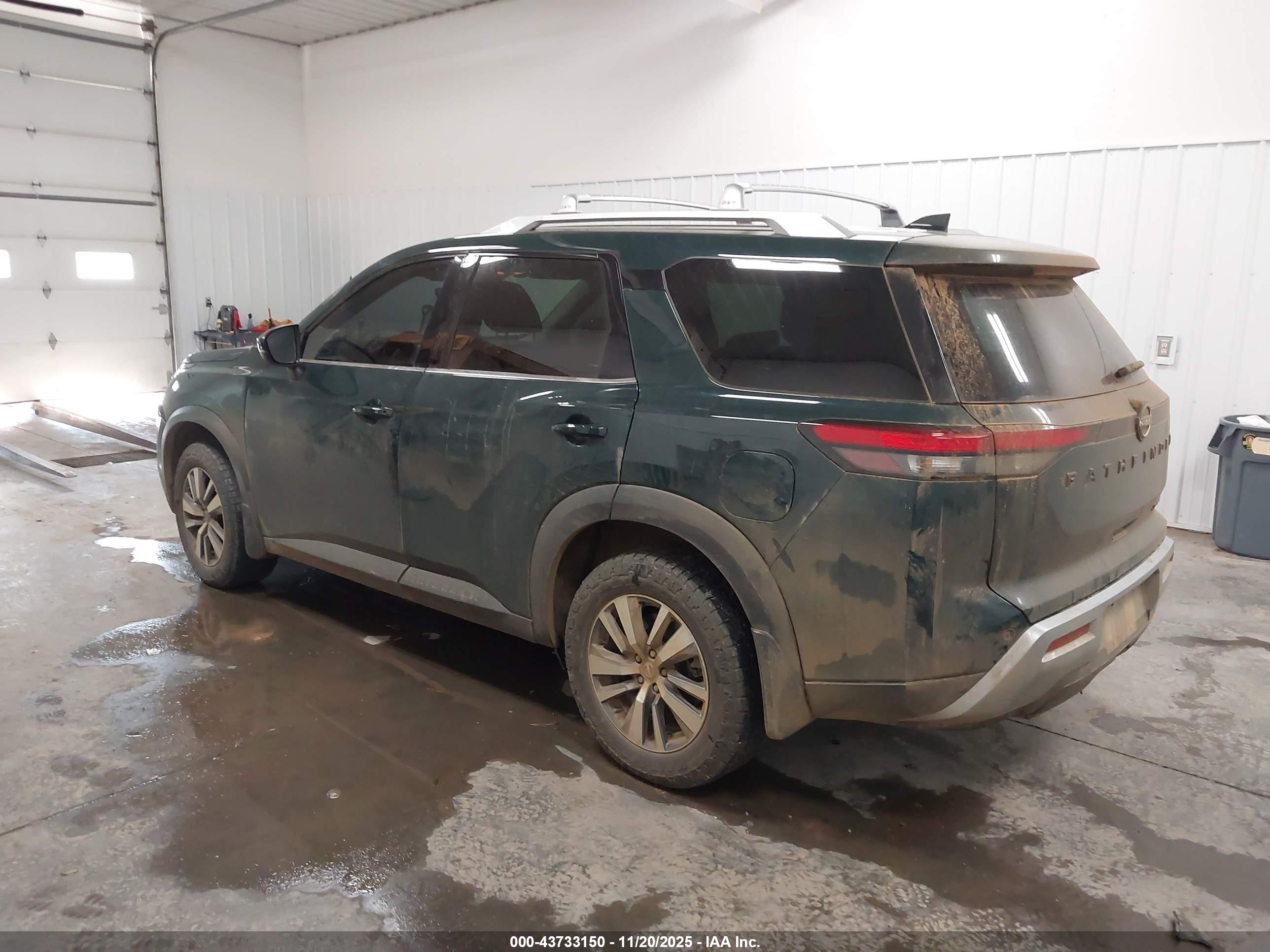 NISSAN PATHFINDER image 3