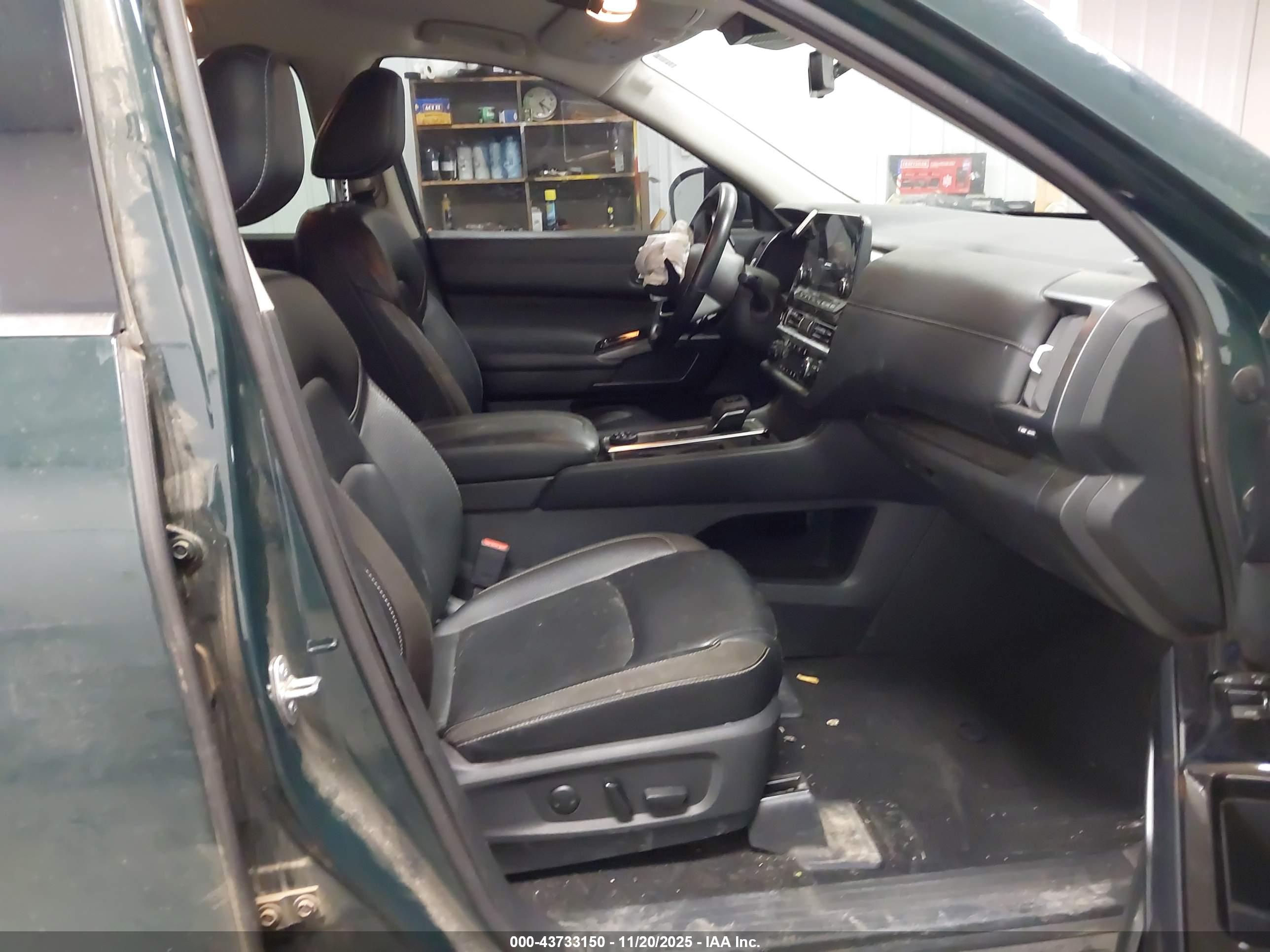 NISSAN PATHFINDER image 5