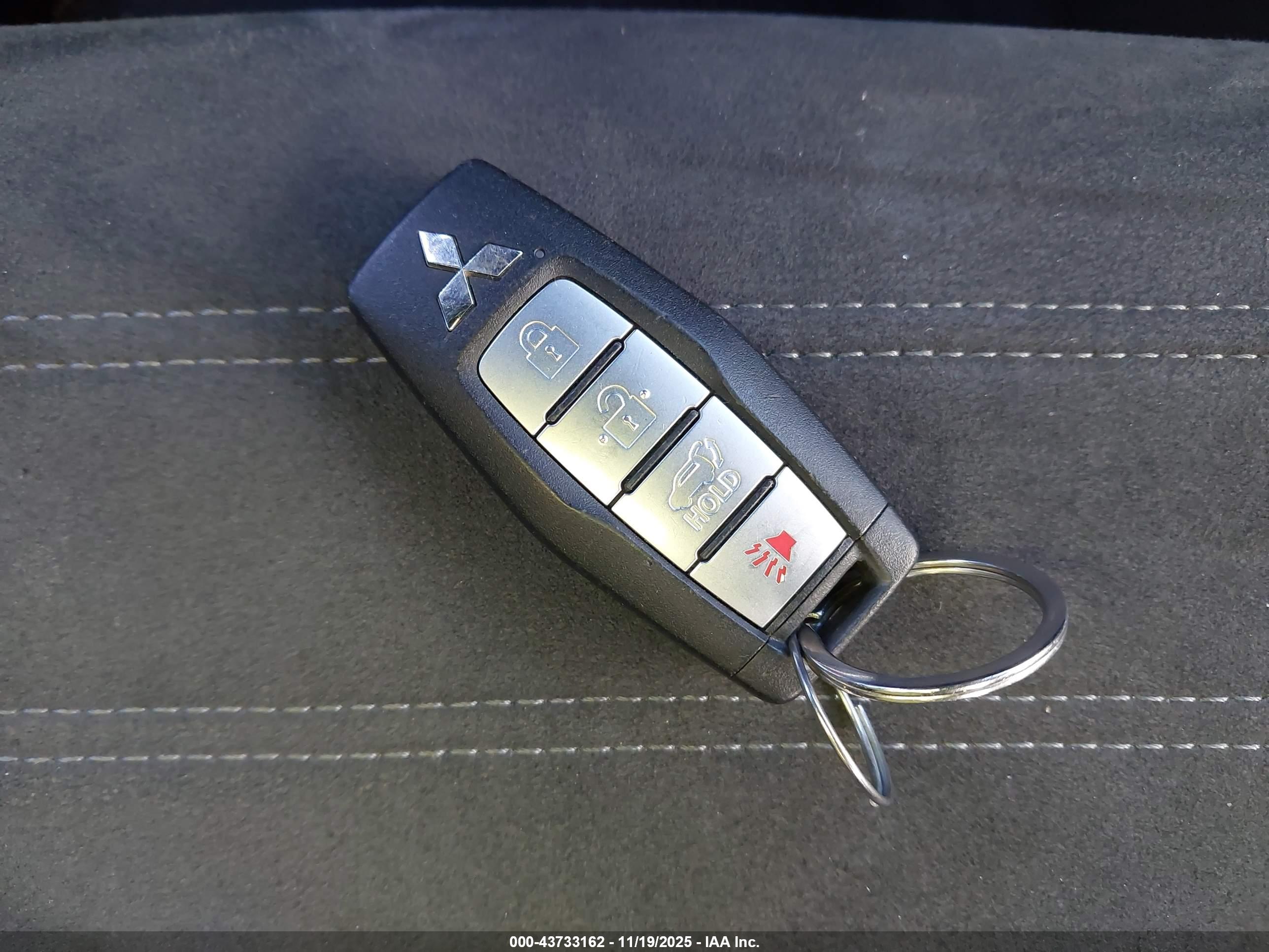 MITSUBISHI OUTLANDER image 11