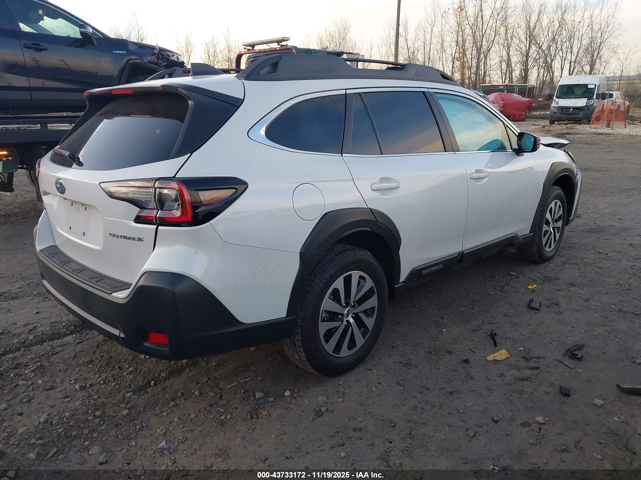 SUBARU OUTBACK image 4