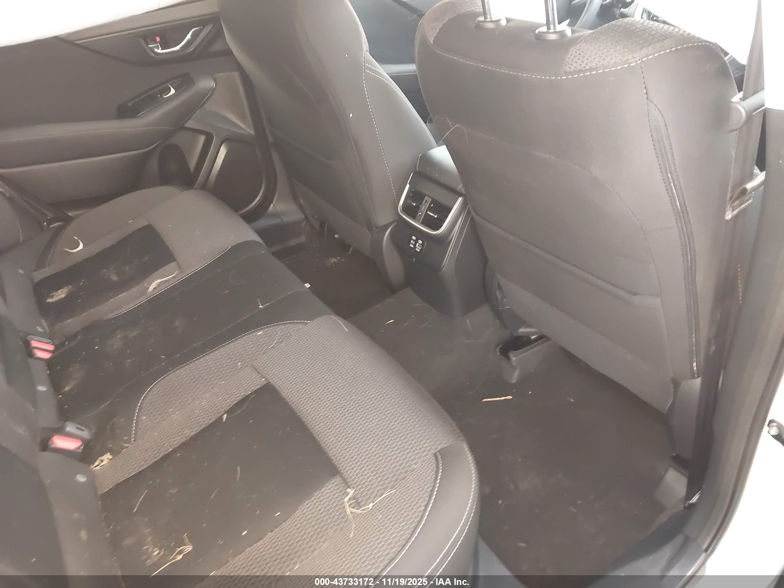 SUBARU OUTBACK image 8