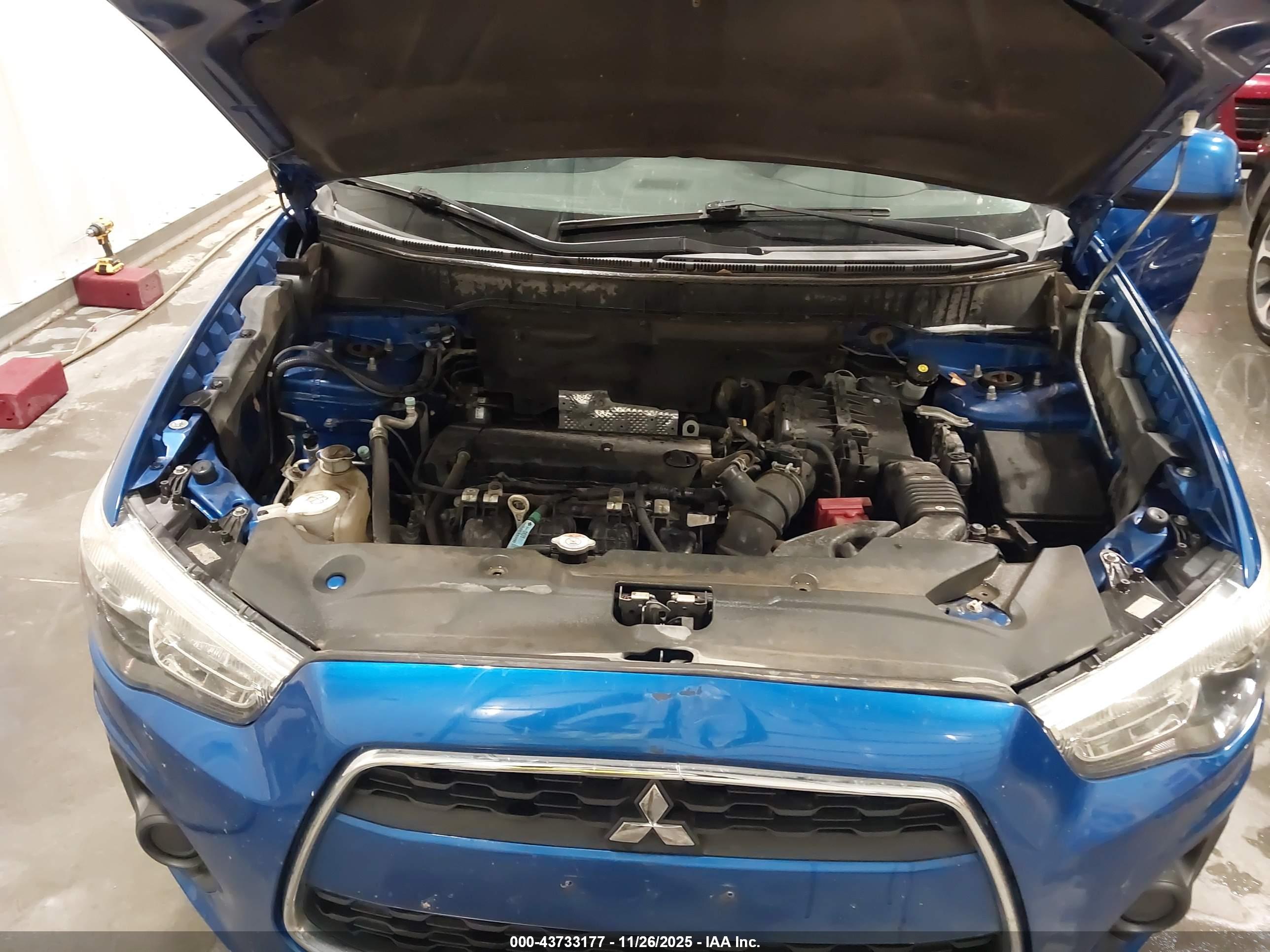 MITSUBISHI OUTLANDER image 10