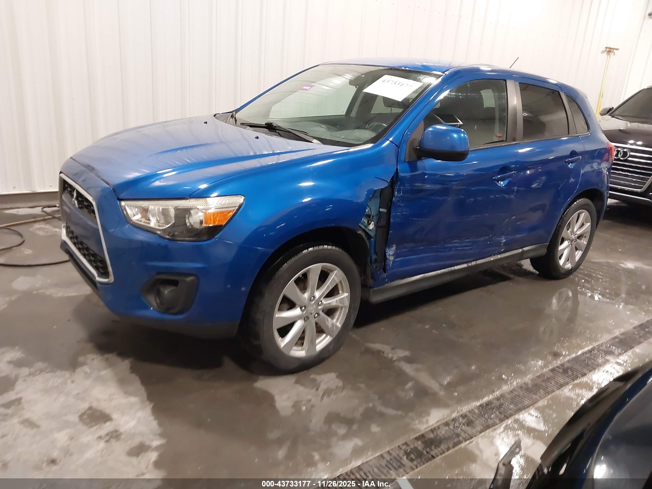 MITSUBISHI OUTLANDER image 2